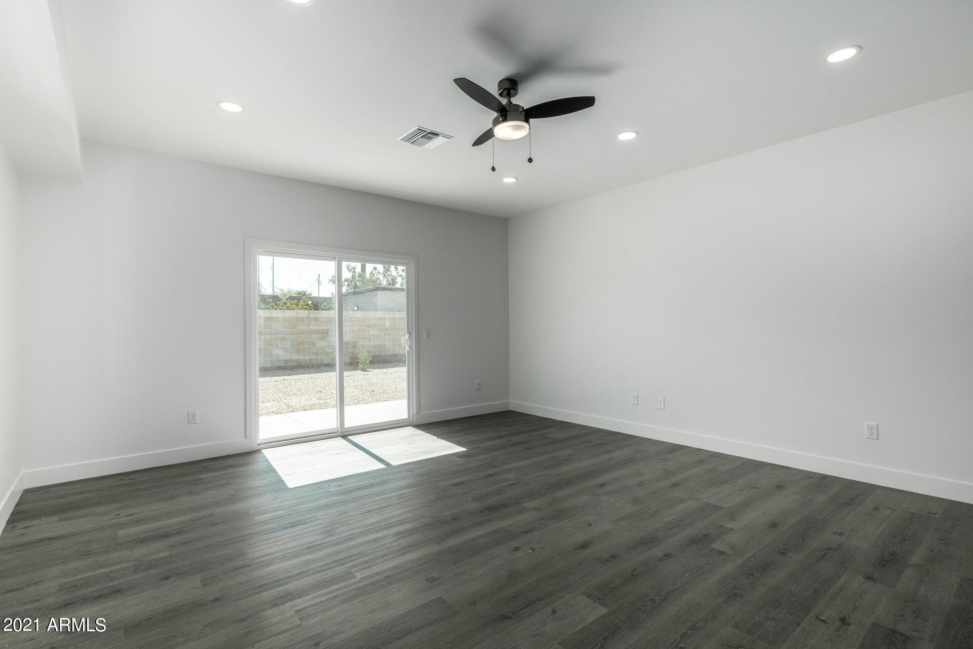 909 S 4th Avenue, 1
