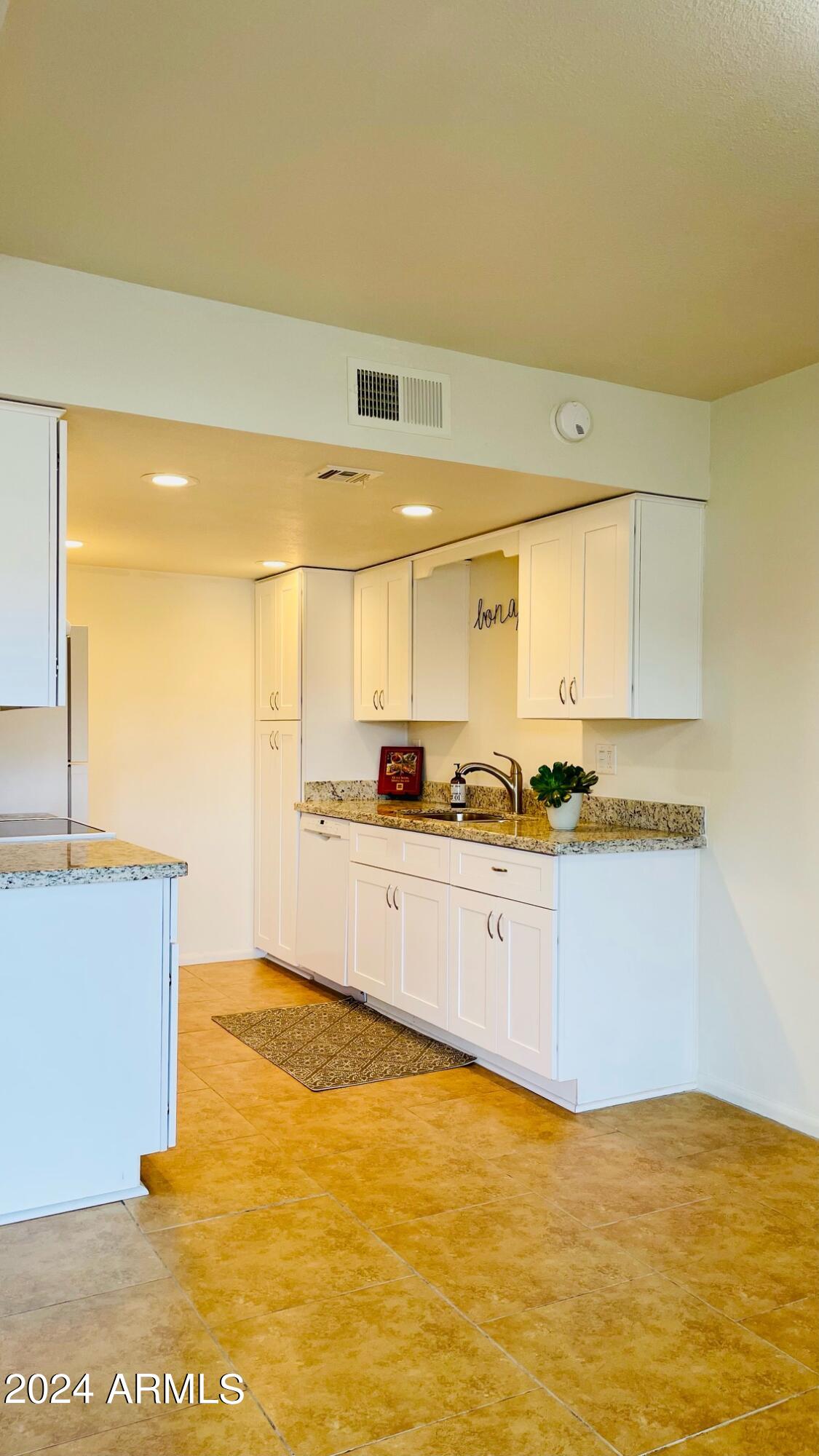 3810 N MARYVALE Parkway, 1068