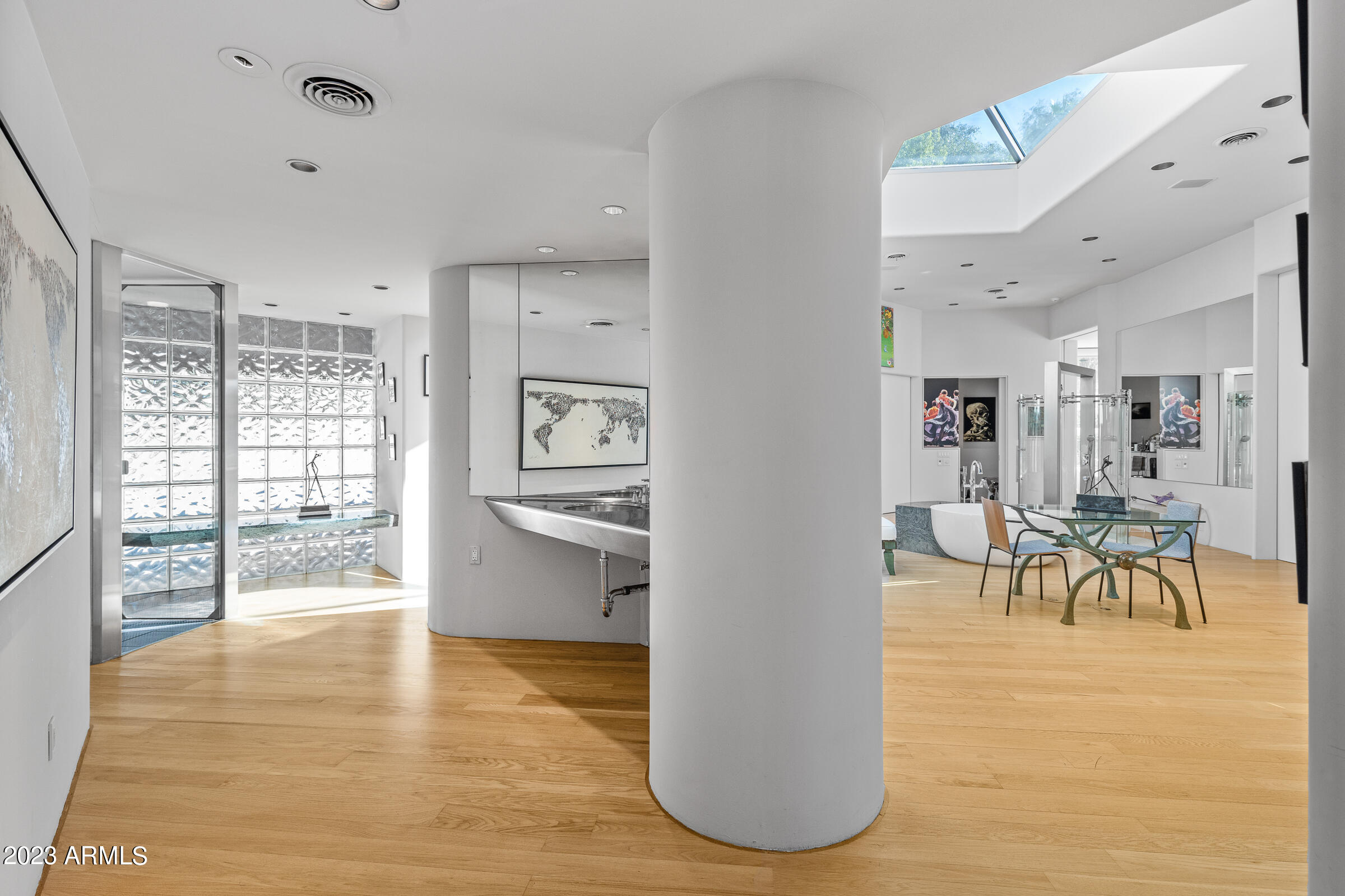 2111 E COLTER Street