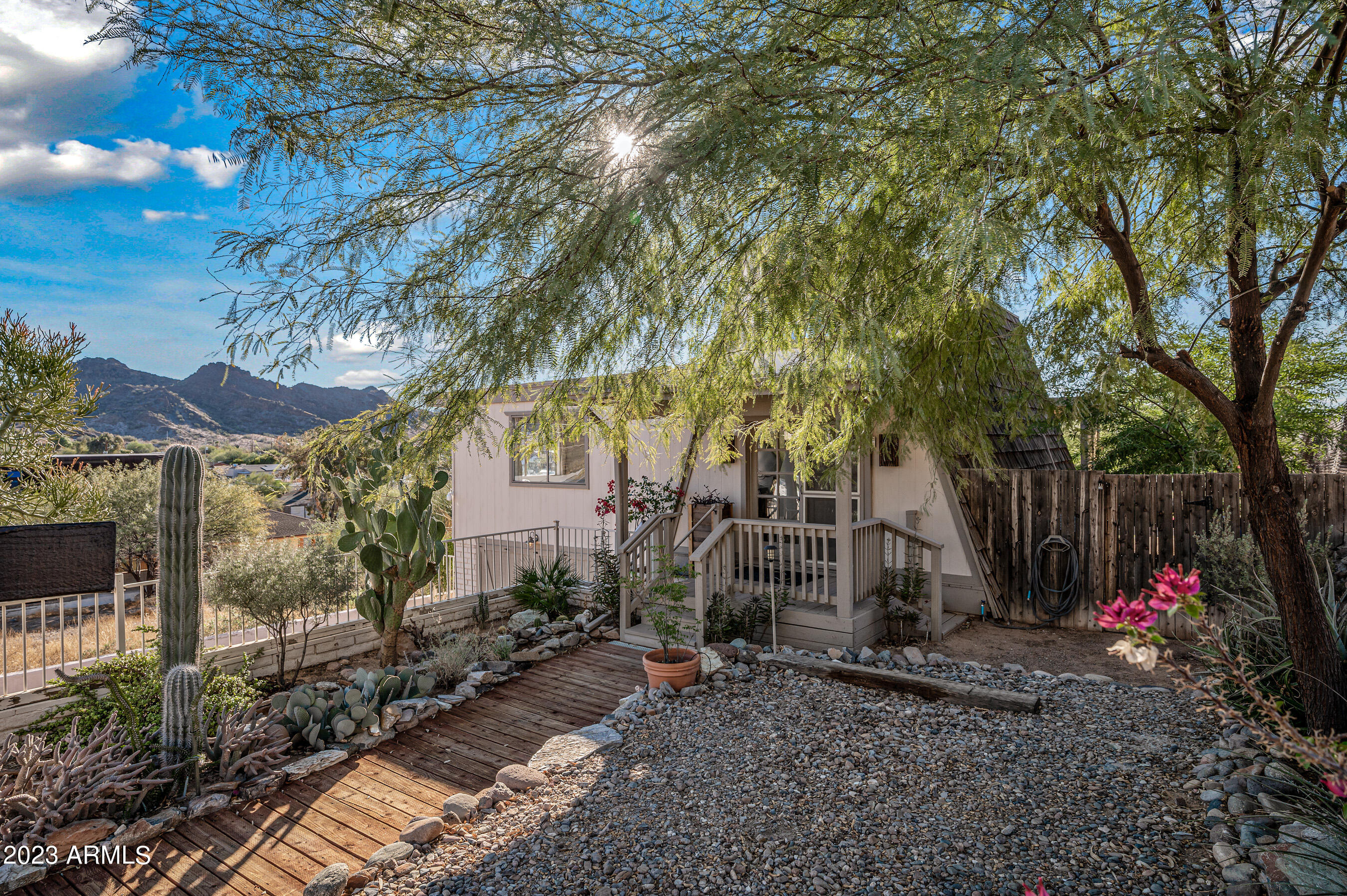 1421 E SUNNYSIDE Drive