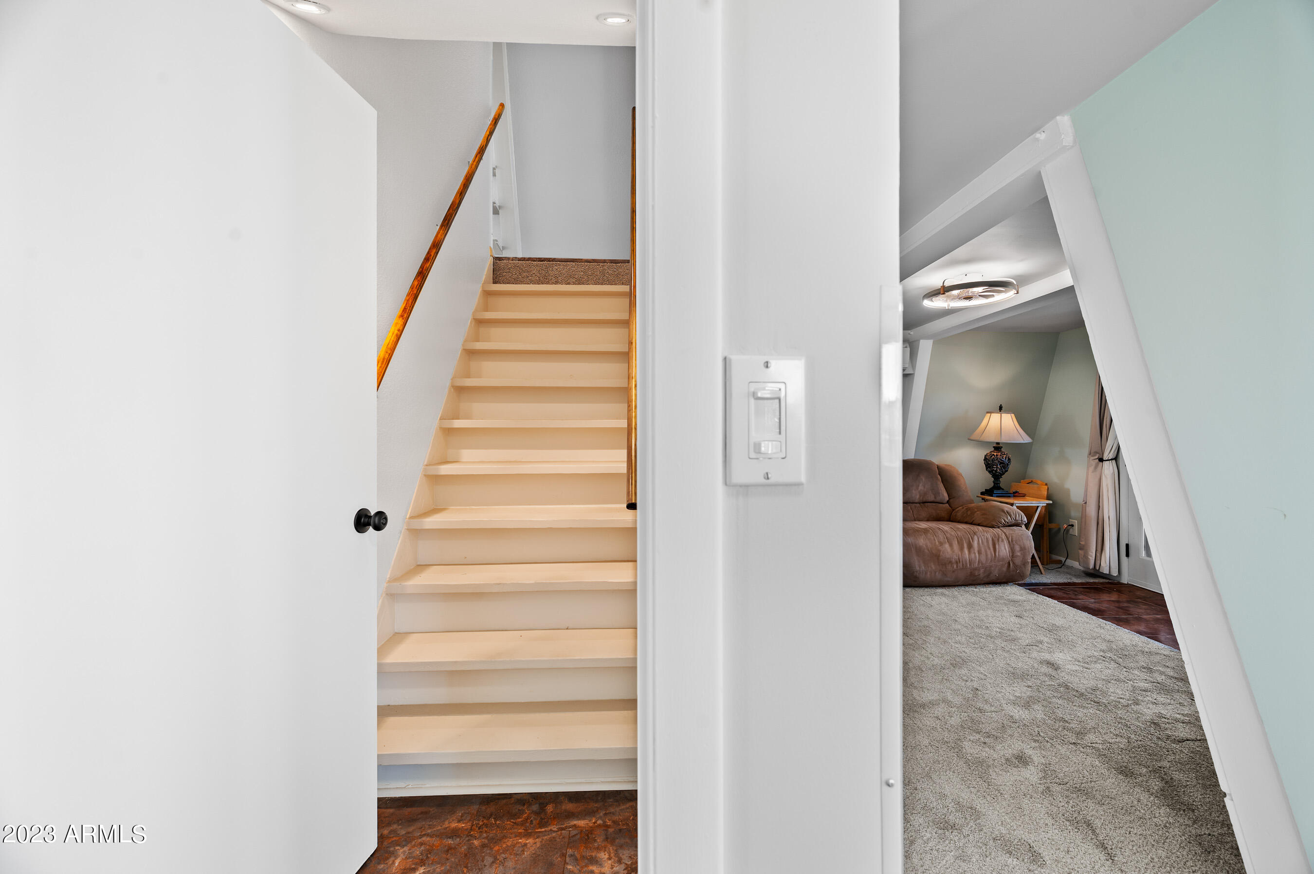 1421 E SUNNYSIDE Drive