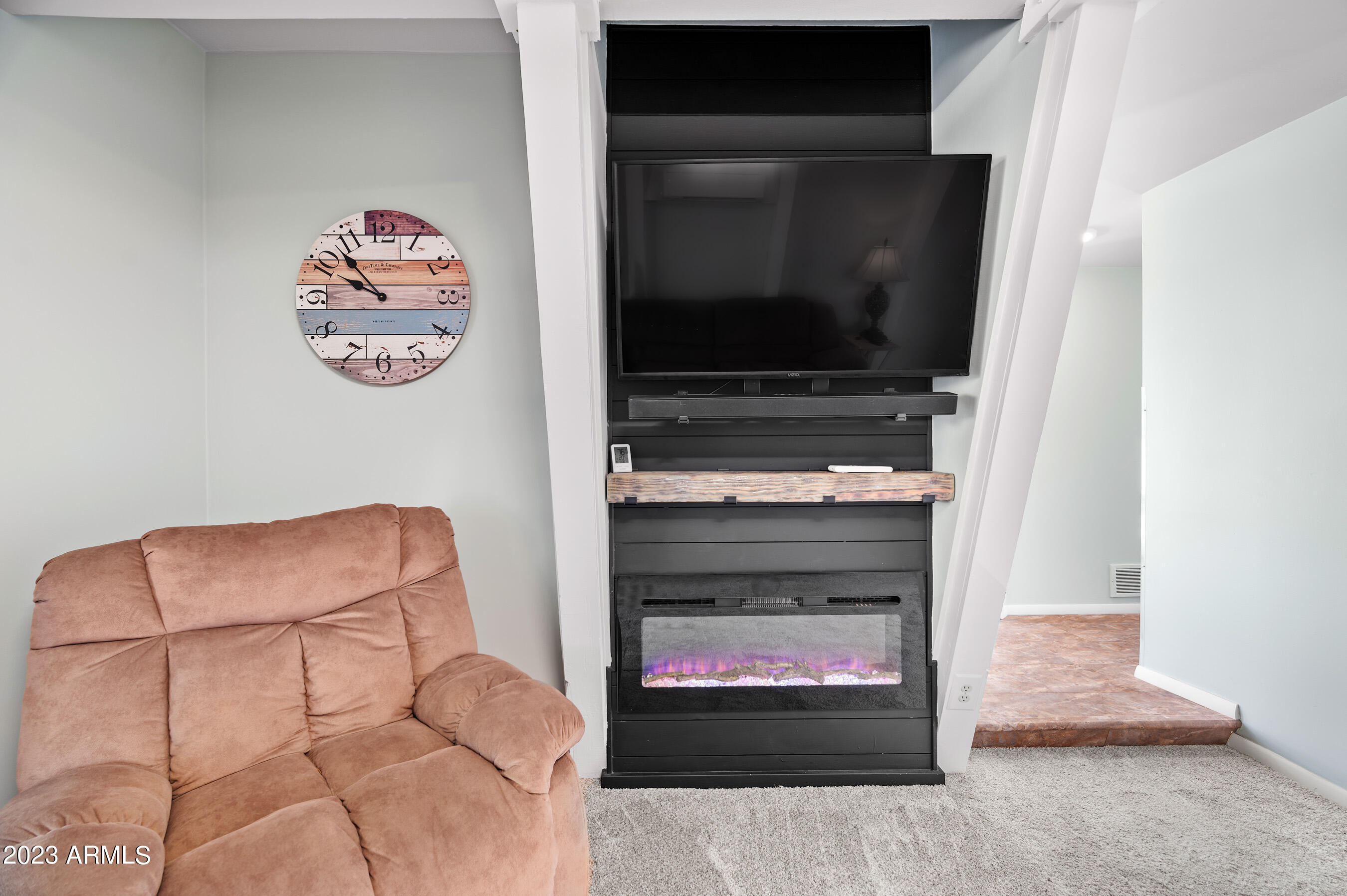 1421 E SUNNYSIDE Drive