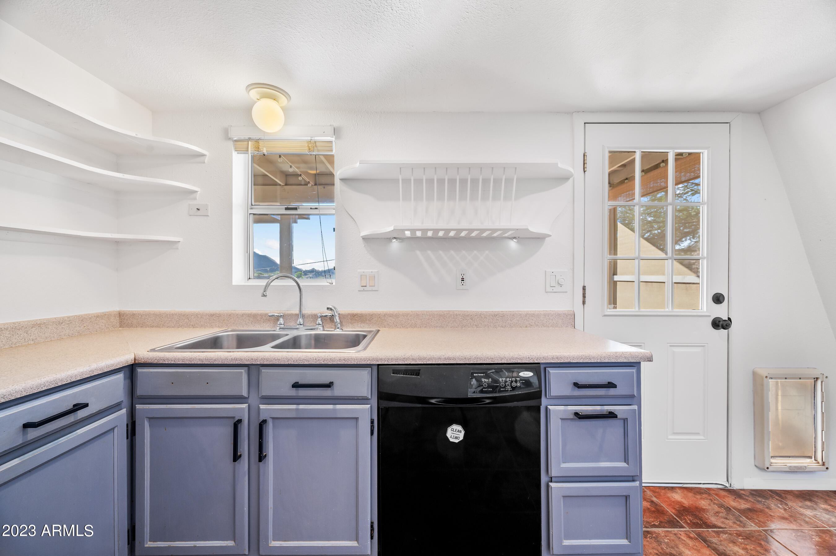 1421 E SUNNYSIDE Drive