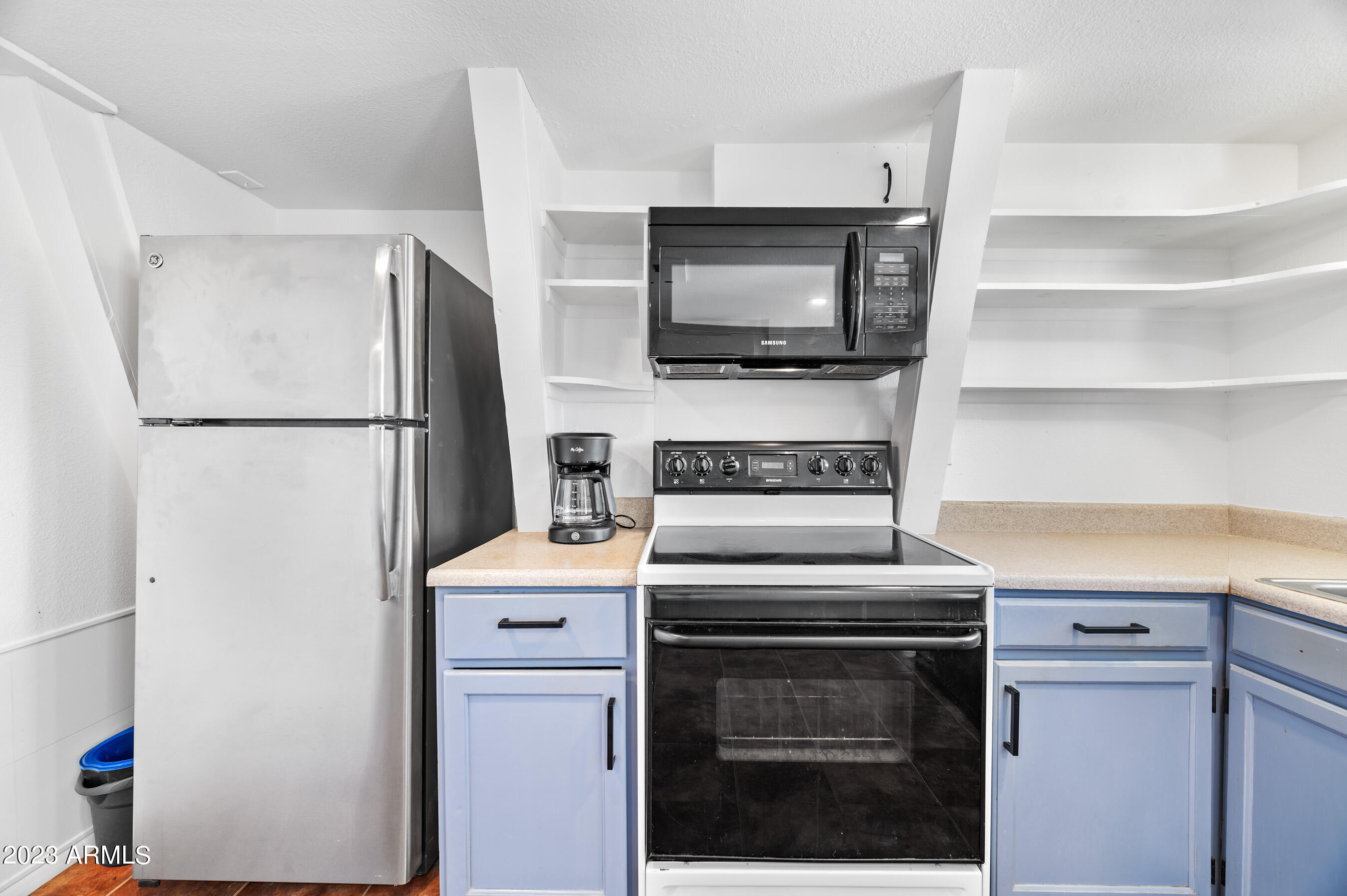 1421 E SUNNYSIDE Drive