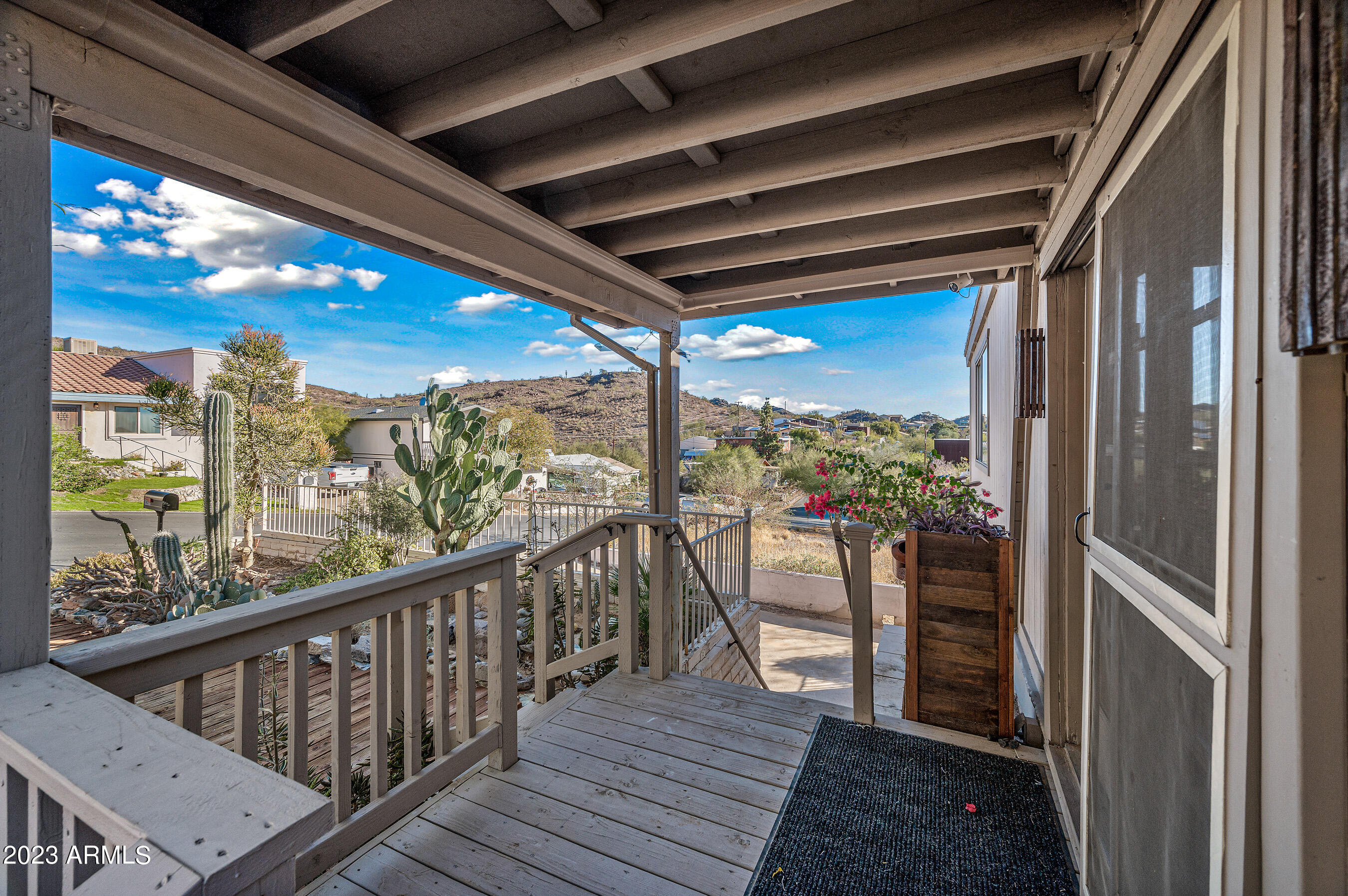 1421 E SUNNYSIDE Drive