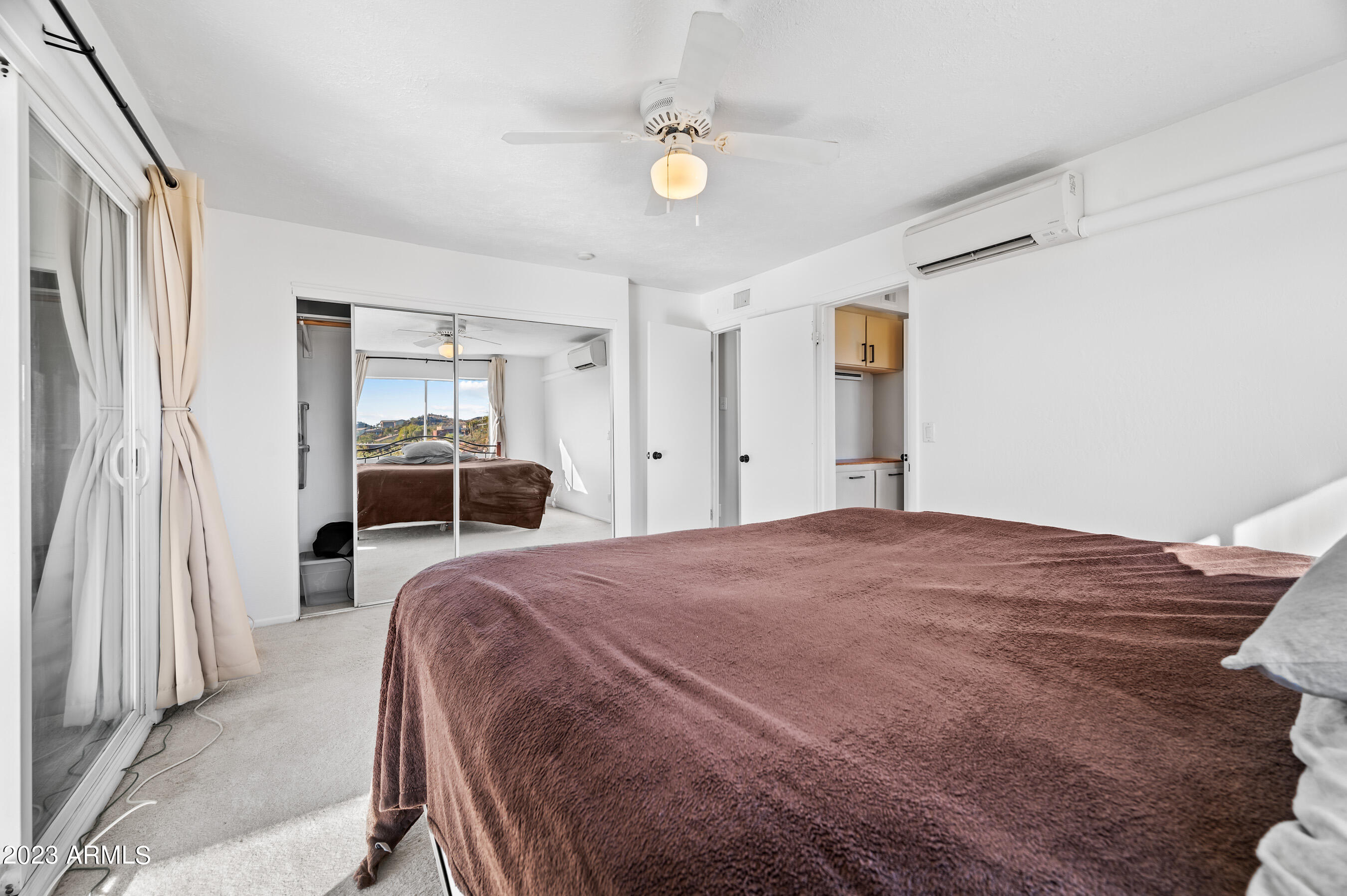 1421 E SUNNYSIDE Drive