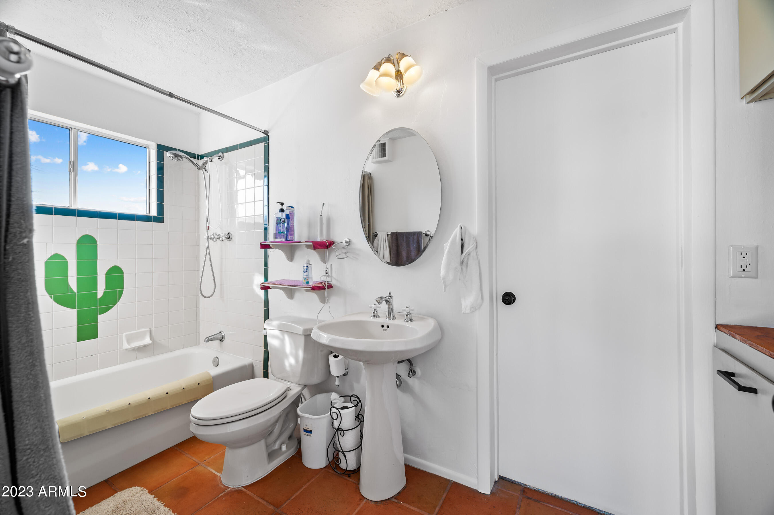 1421 E SUNNYSIDE Drive