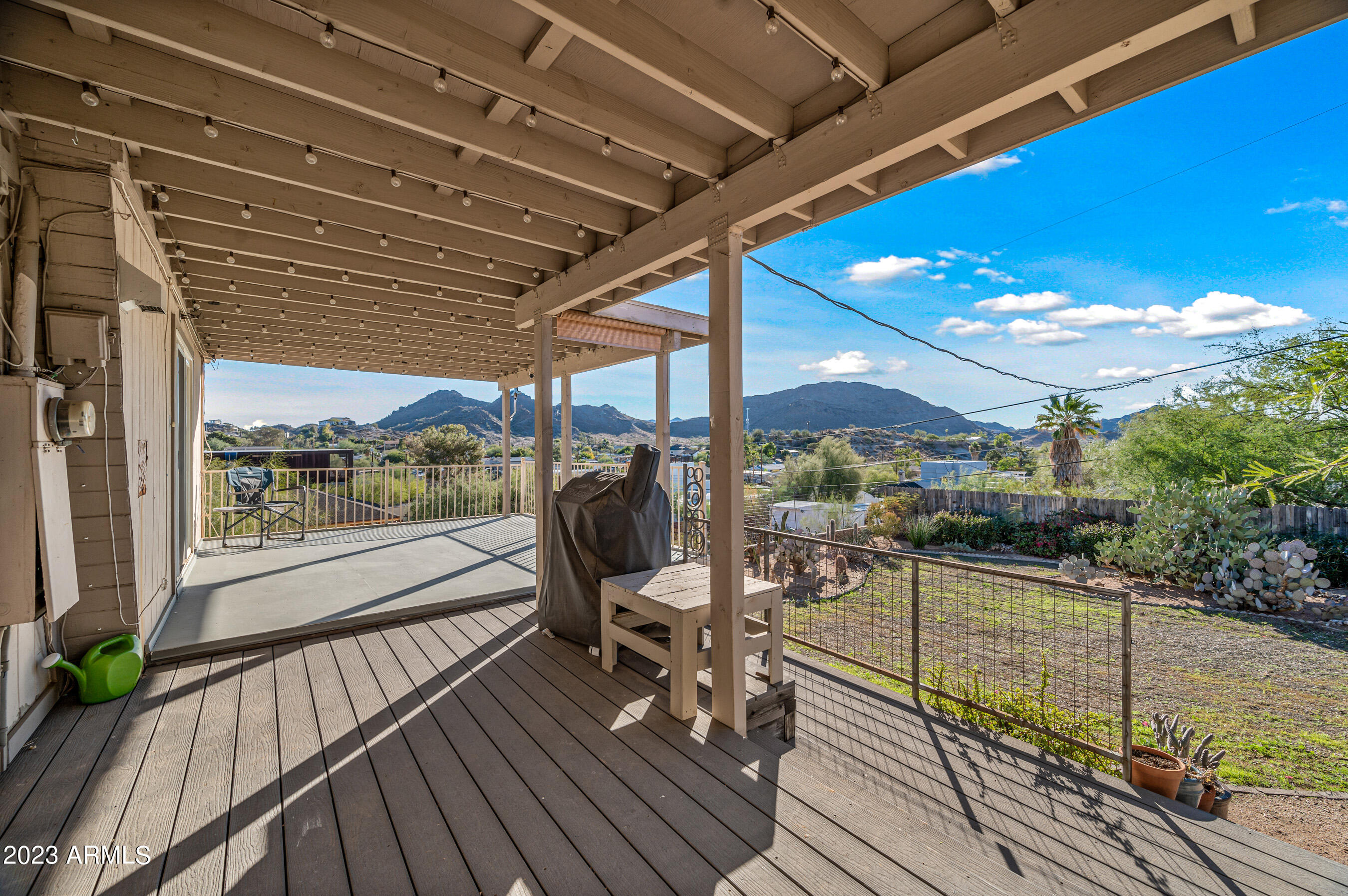 1421 E SUNNYSIDE Drive