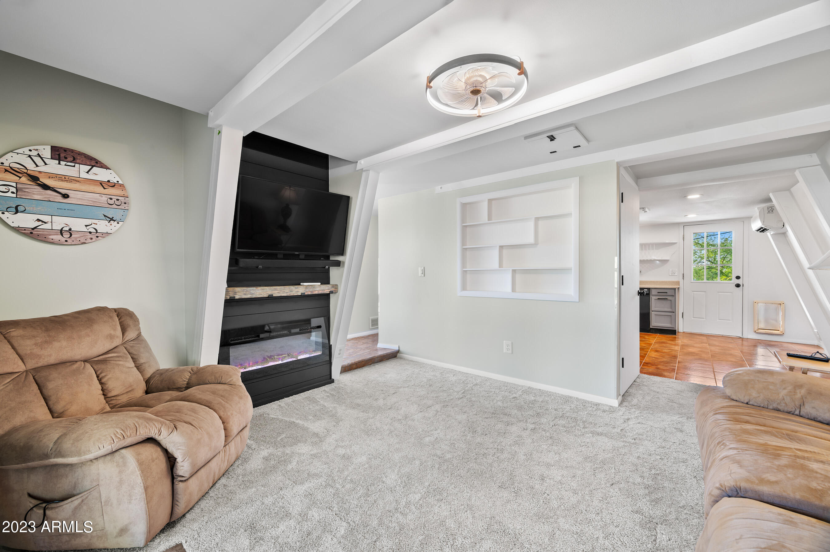 1421 E SUNNYSIDE Drive