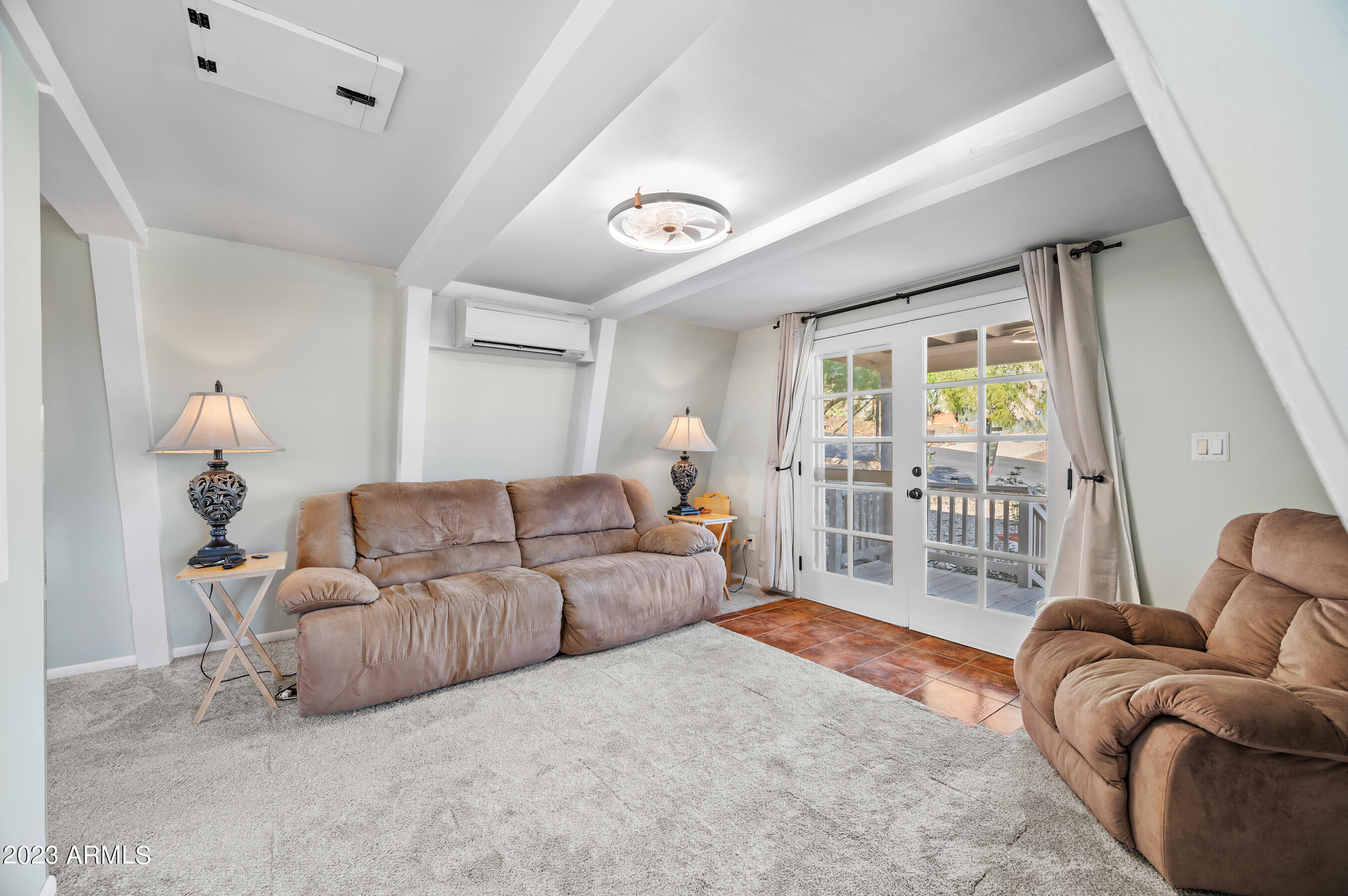 1421 E SUNNYSIDE Drive