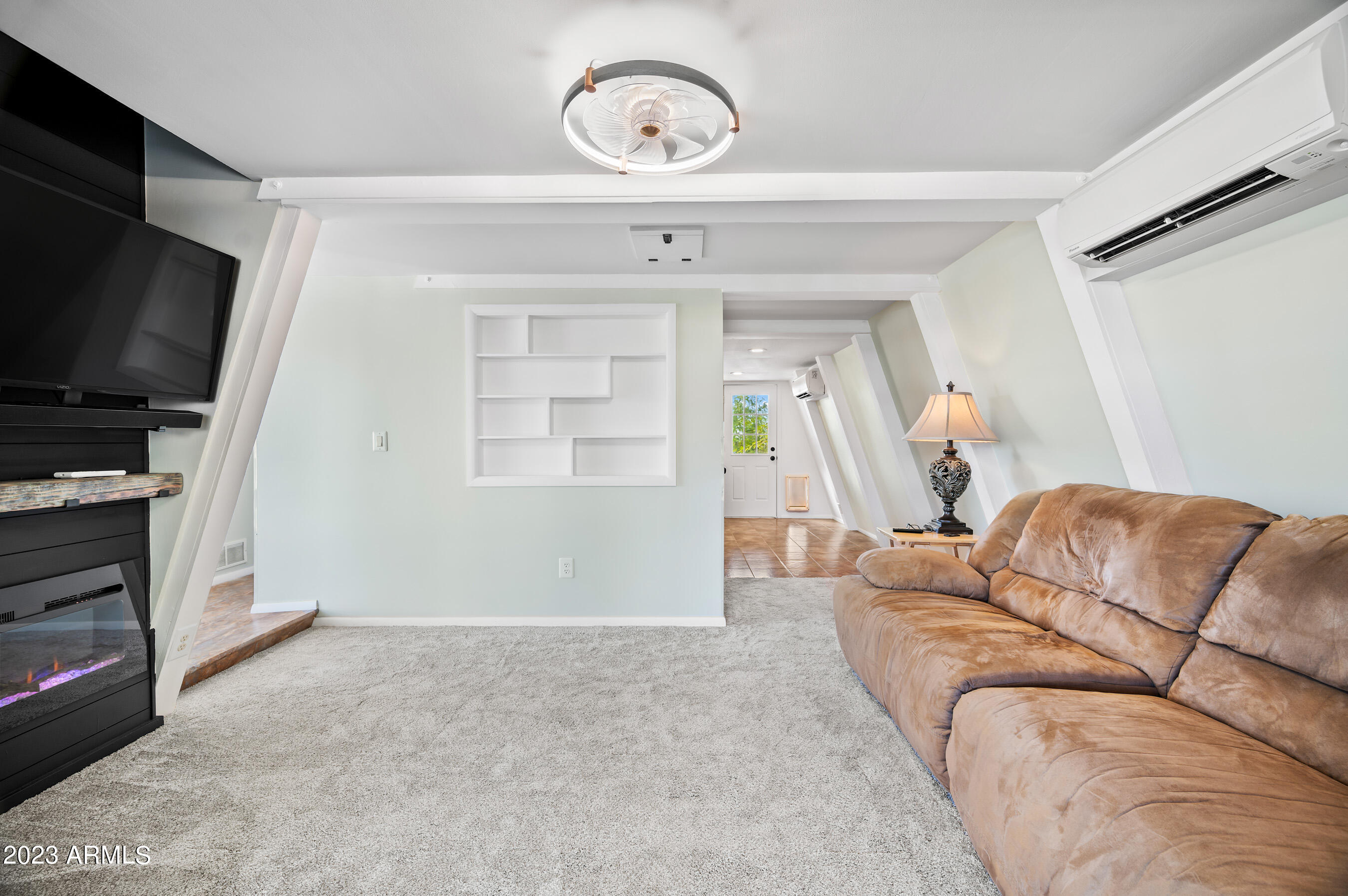 1421 E SUNNYSIDE Drive