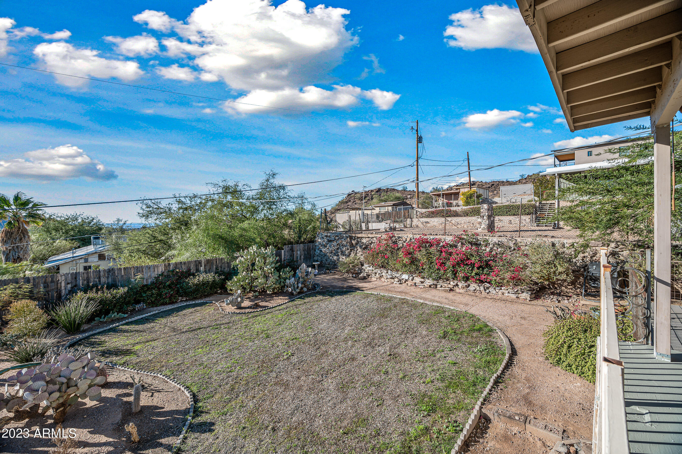 1421 E SUNNYSIDE Drive