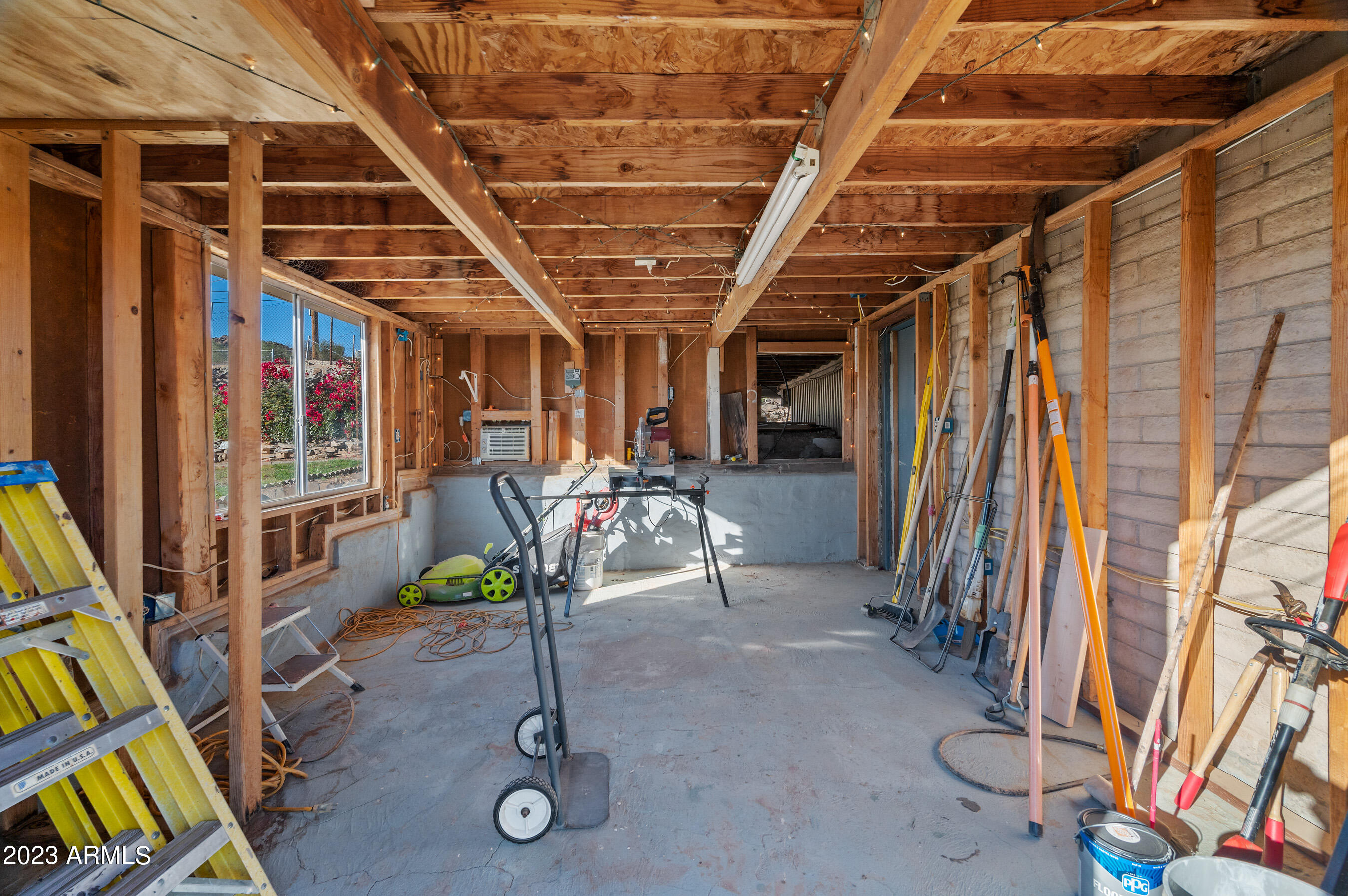 1421 E SUNNYSIDE Drive