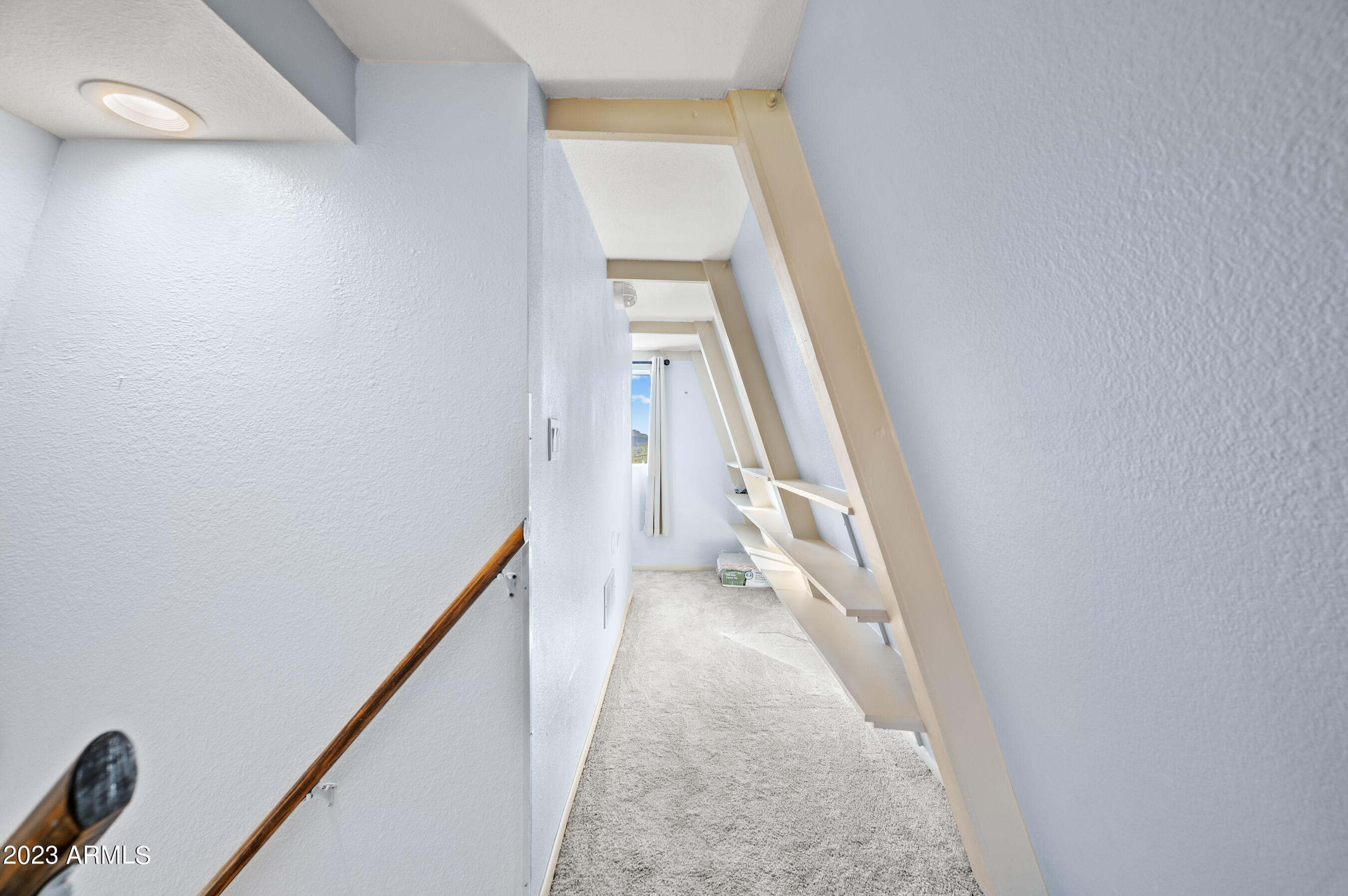 1421 E SUNNYSIDE Drive