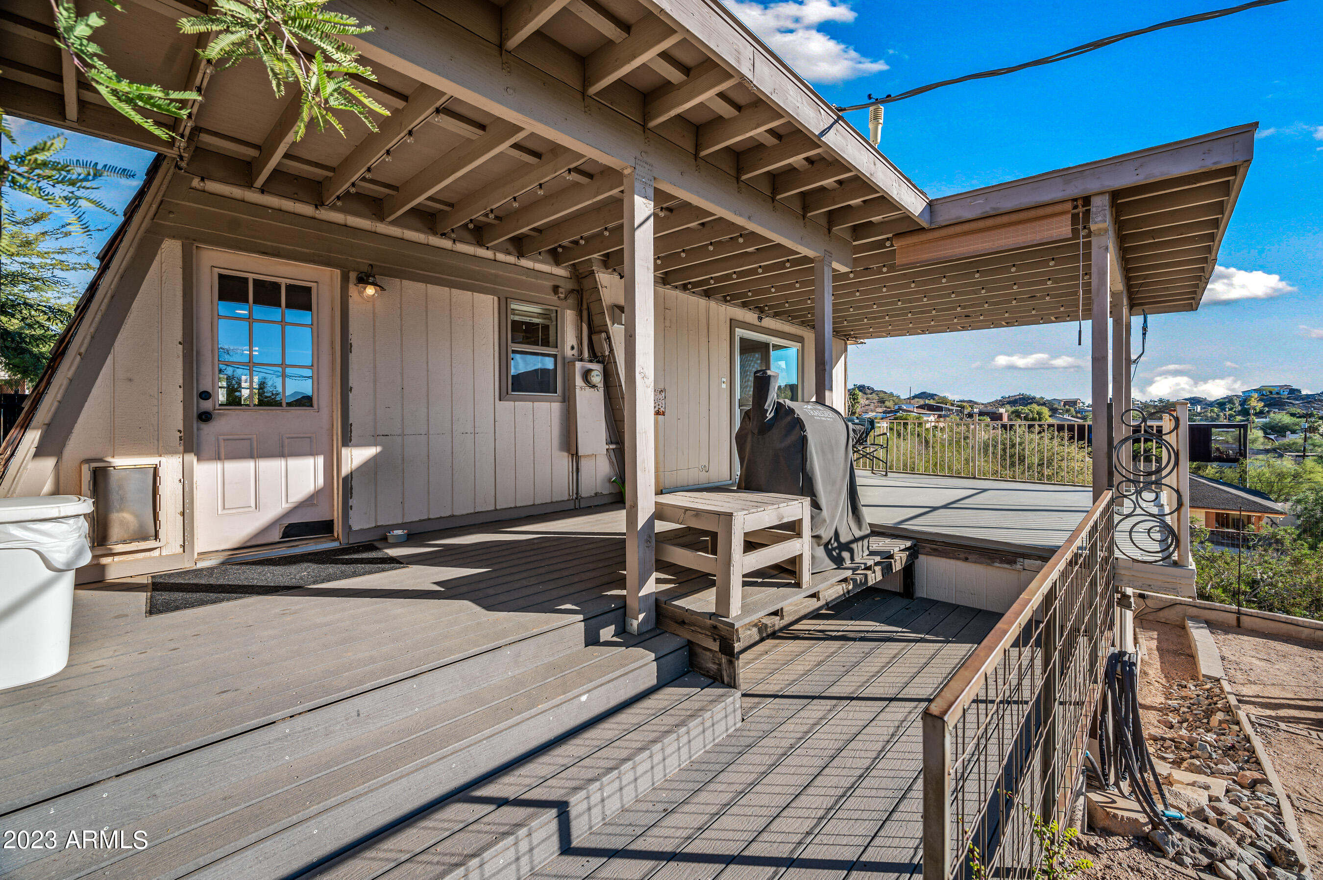 1421 E SUNNYSIDE Drive