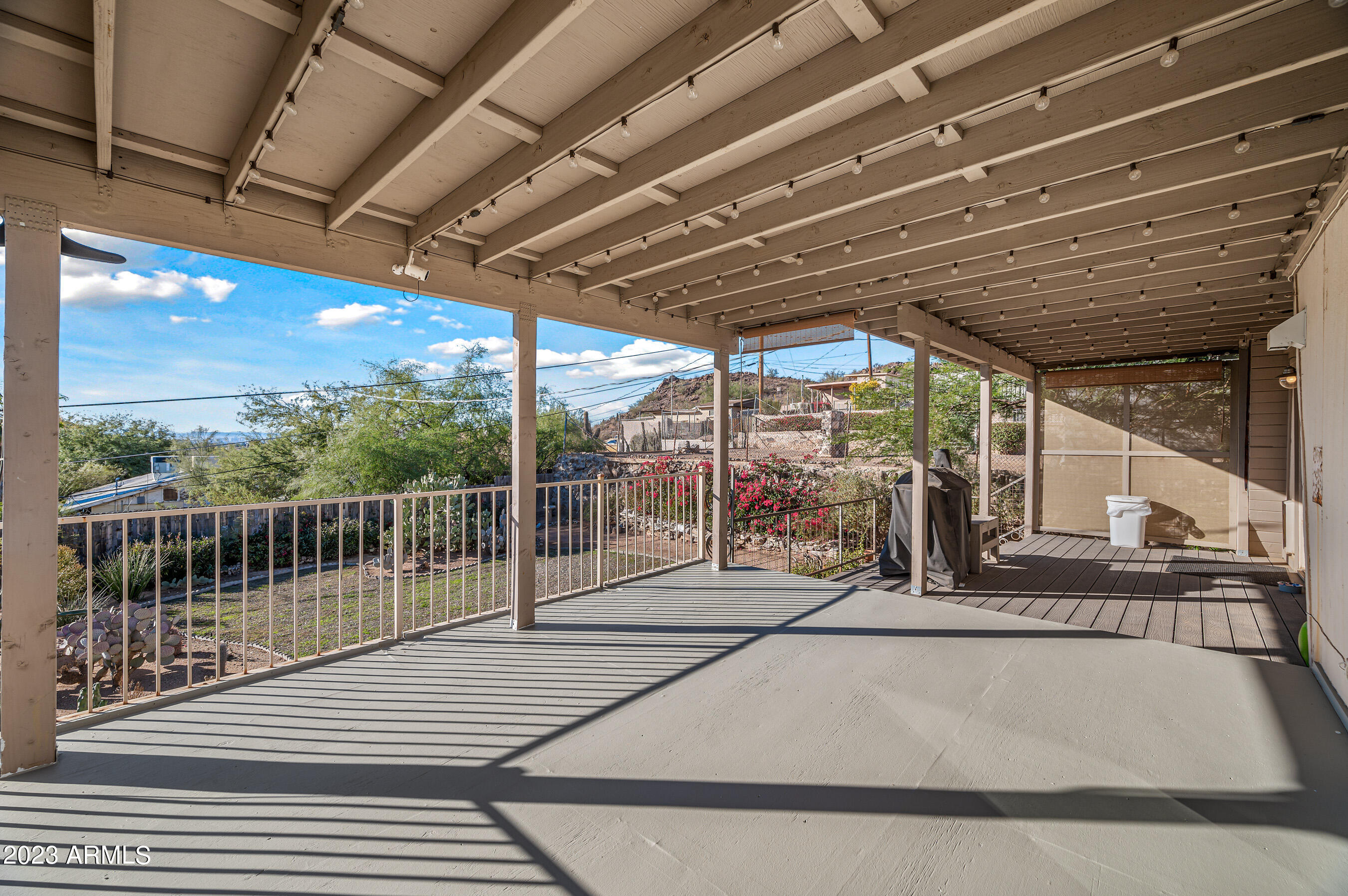 1421 E SUNNYSIDE Drive