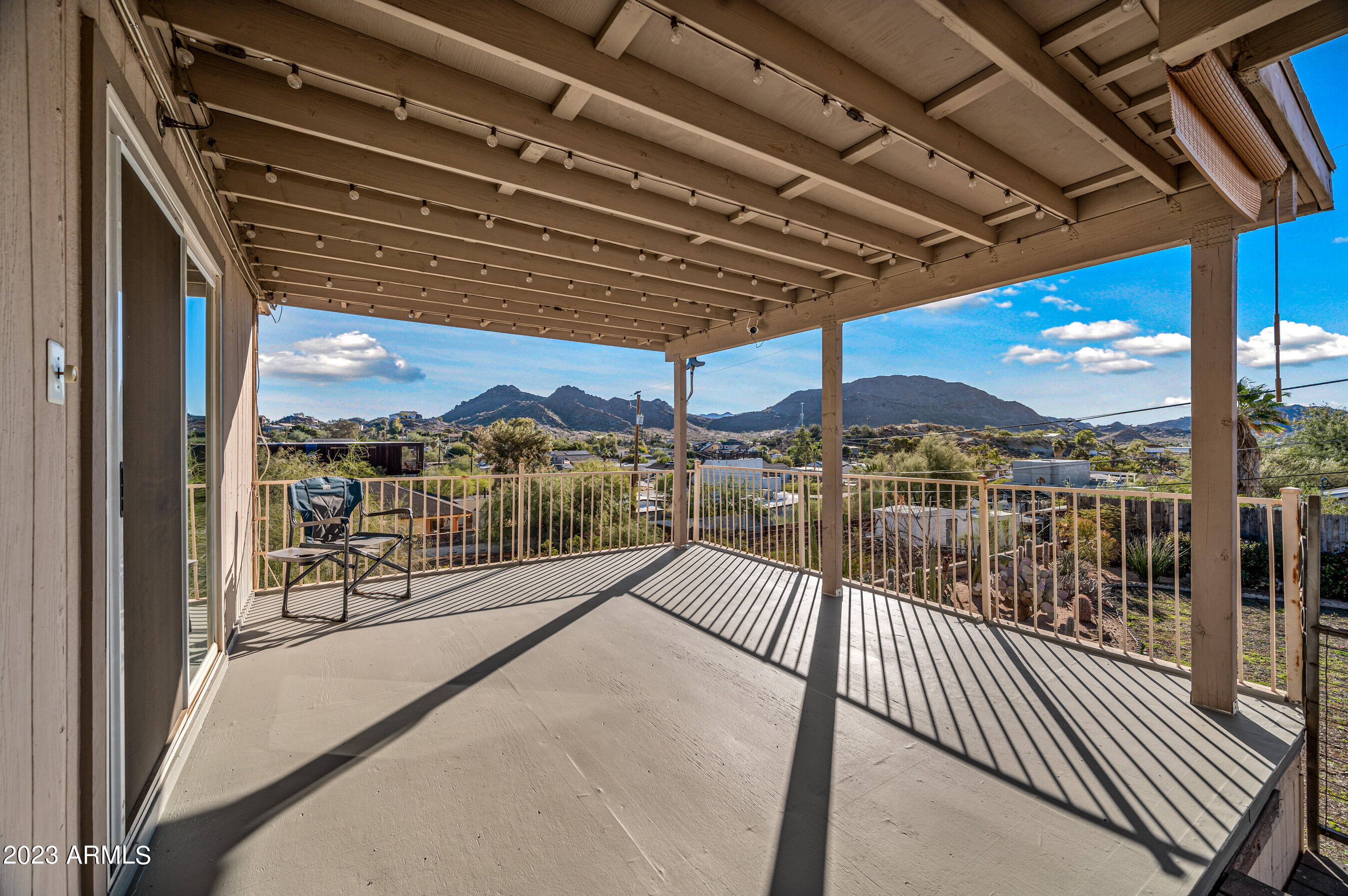 1421 E SUNNYSIDE Drive