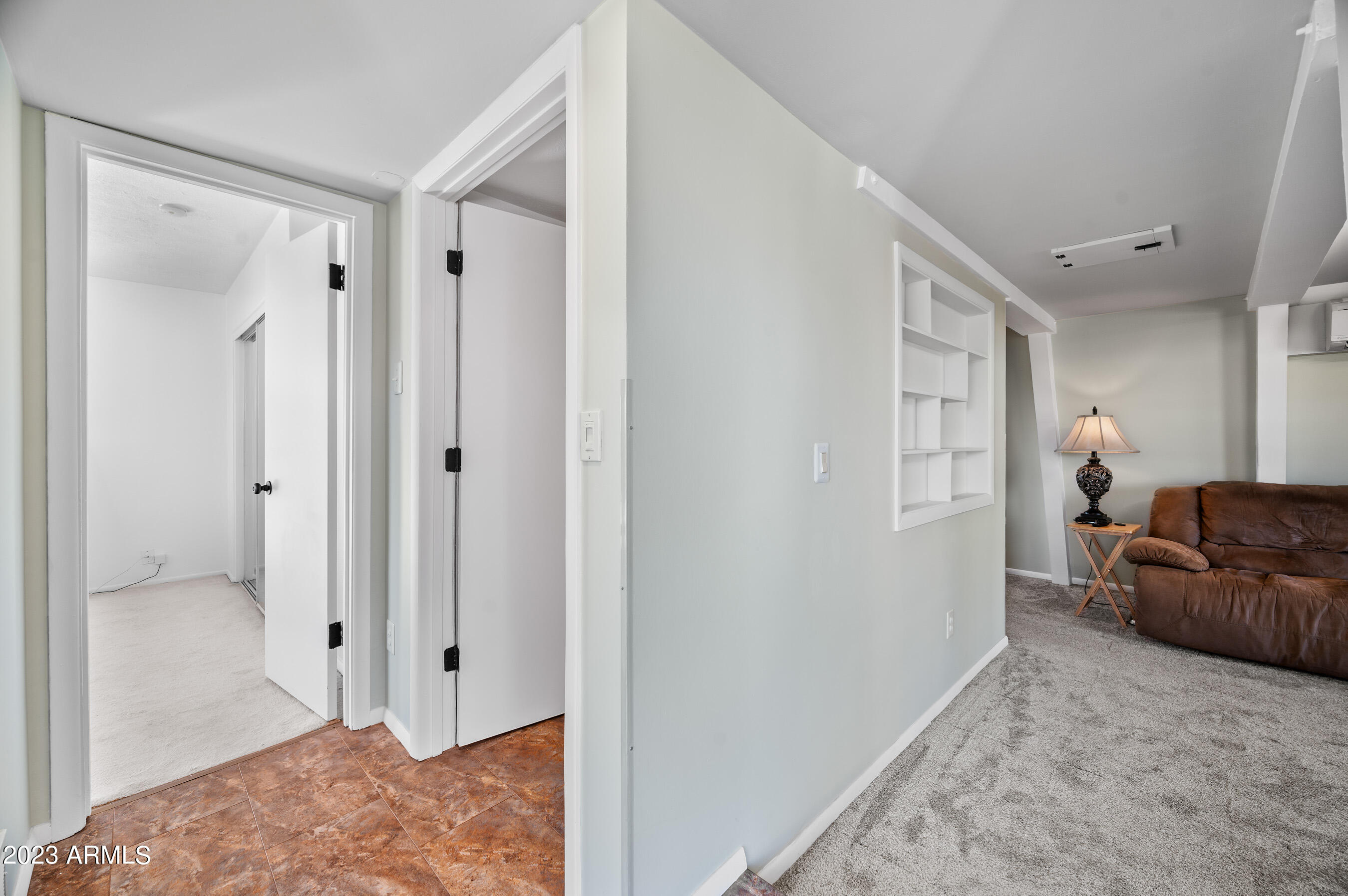 1421 E SUNNYSIDE Drive