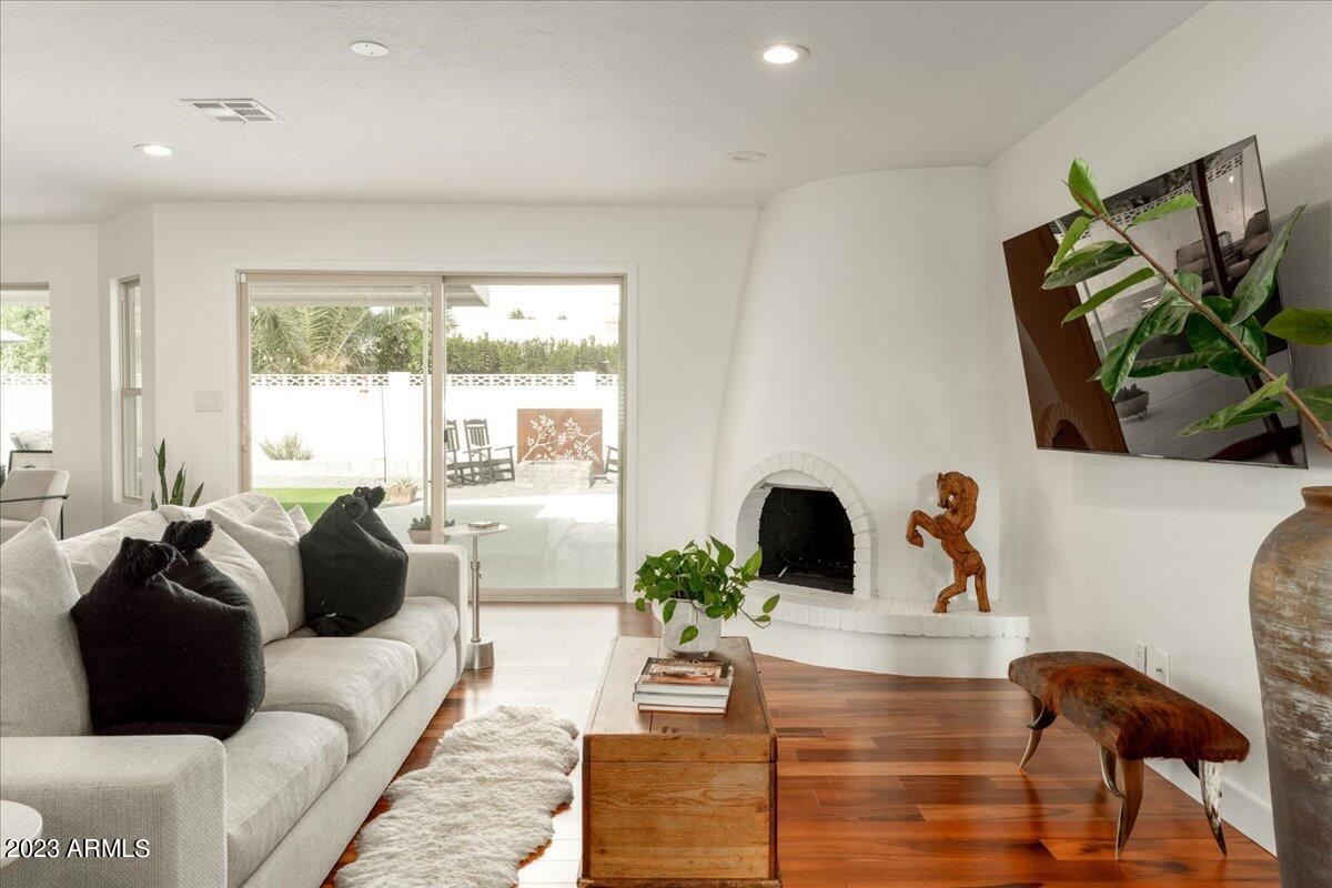 6622 E JEAN Drive