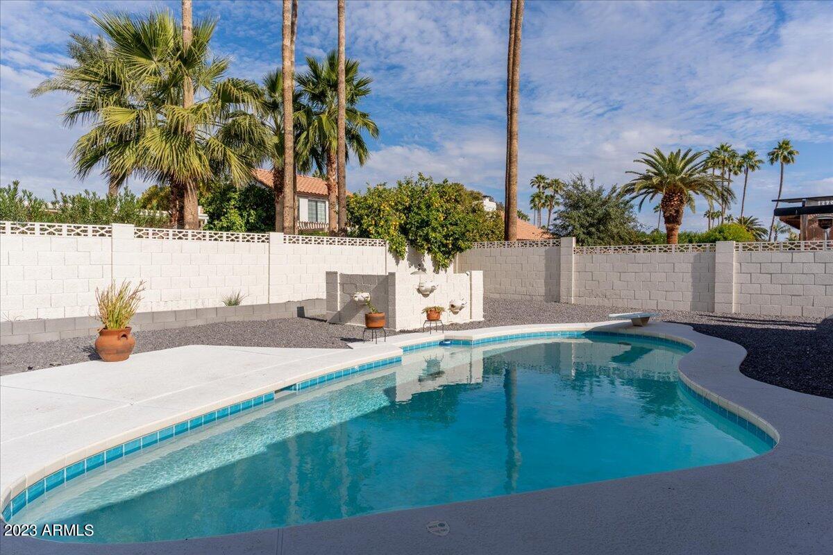 6622 E JEAN Drive