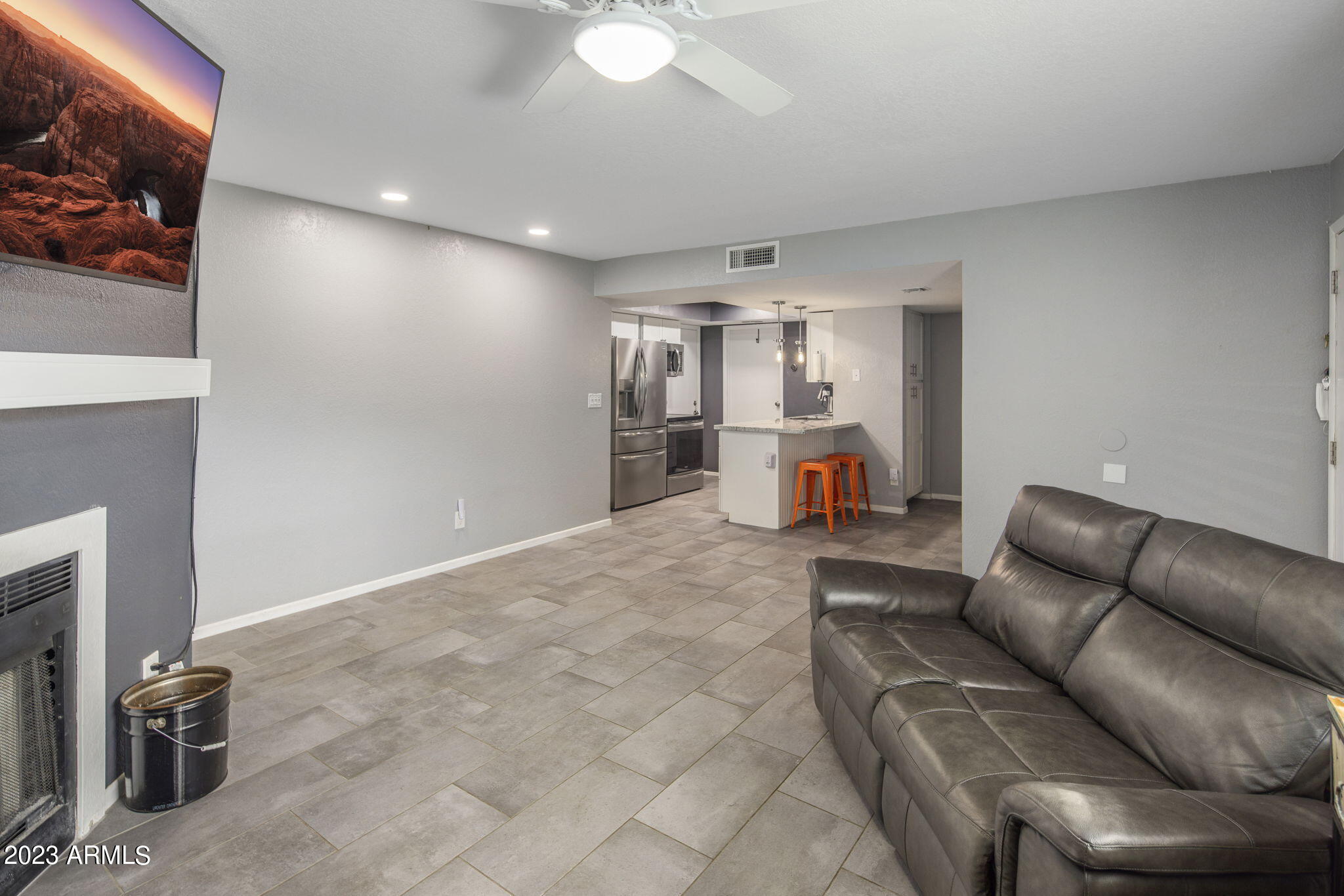 2020 W UNION HILLS Drive, 111