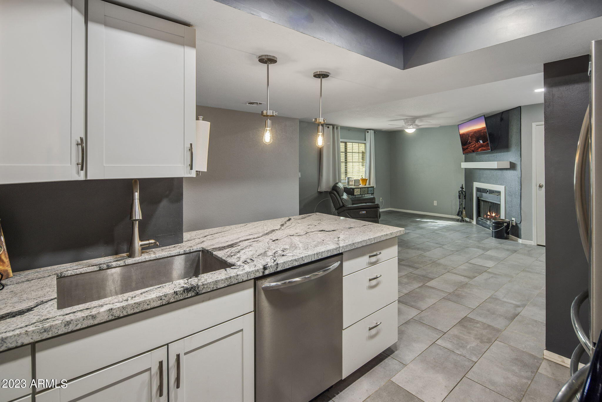 2020 W UNION HILLS Drive, 111