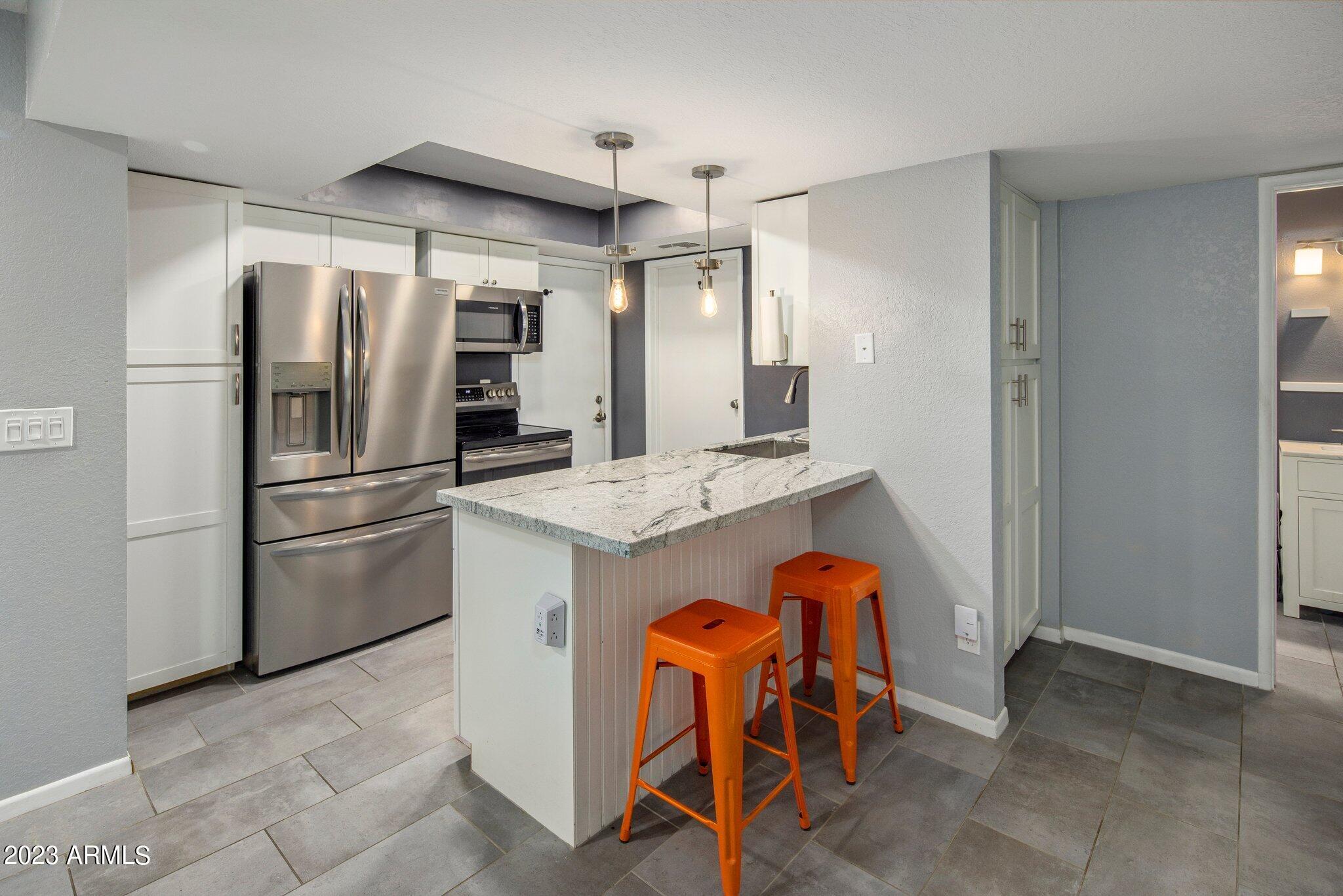 2020 W UNION HILLS Drive, 111