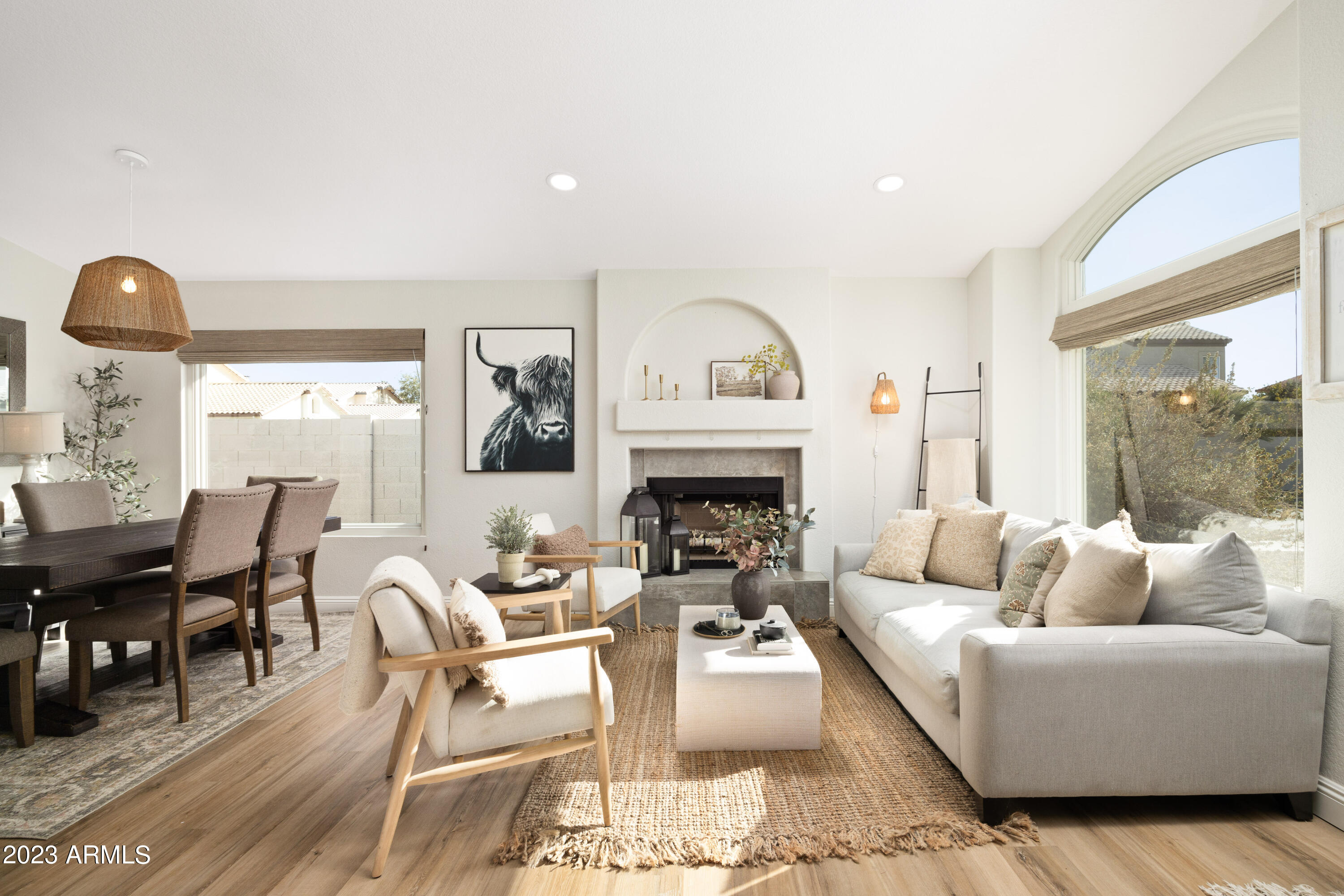 5742 E GELDING Drive