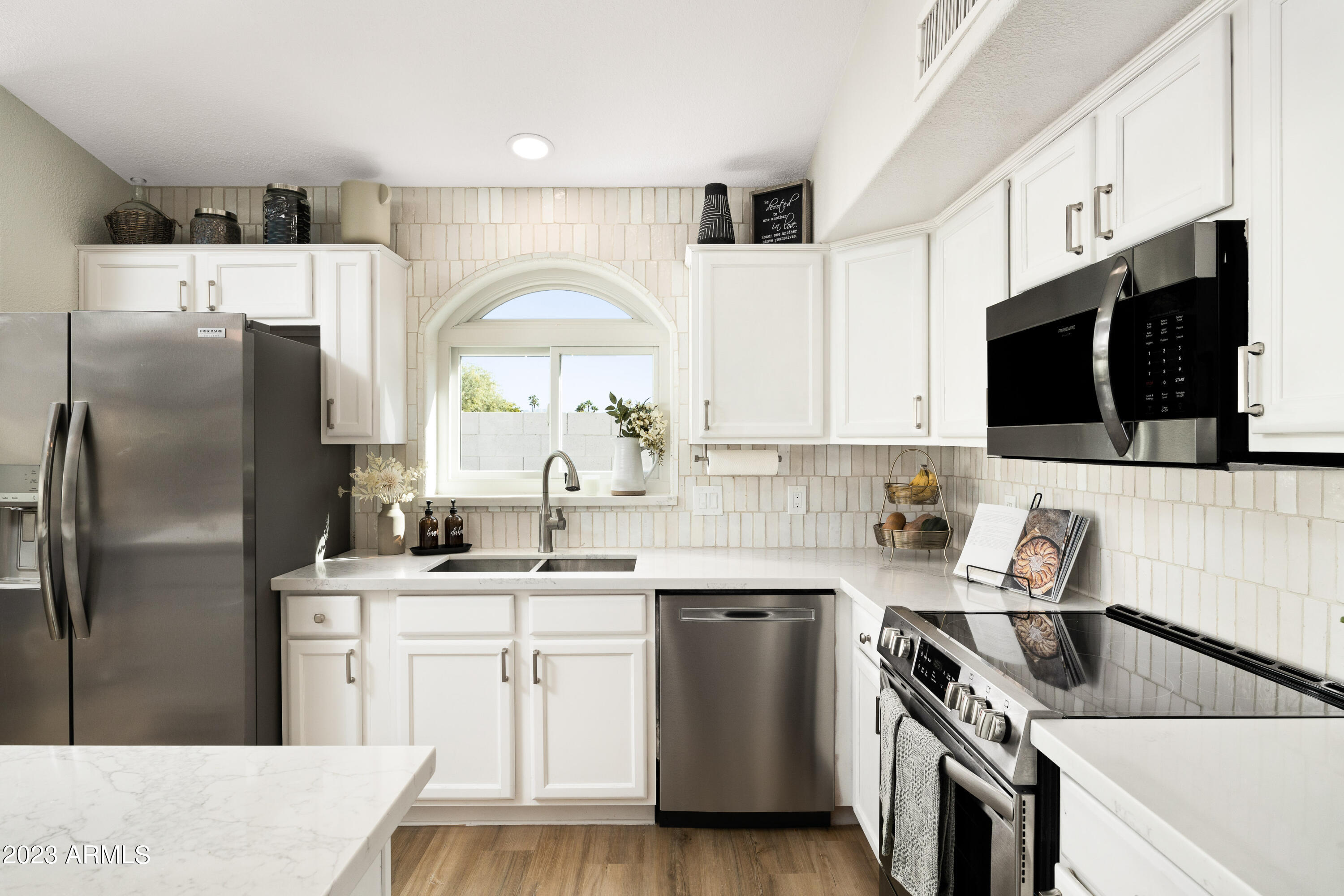 5742 E GELDING Drive