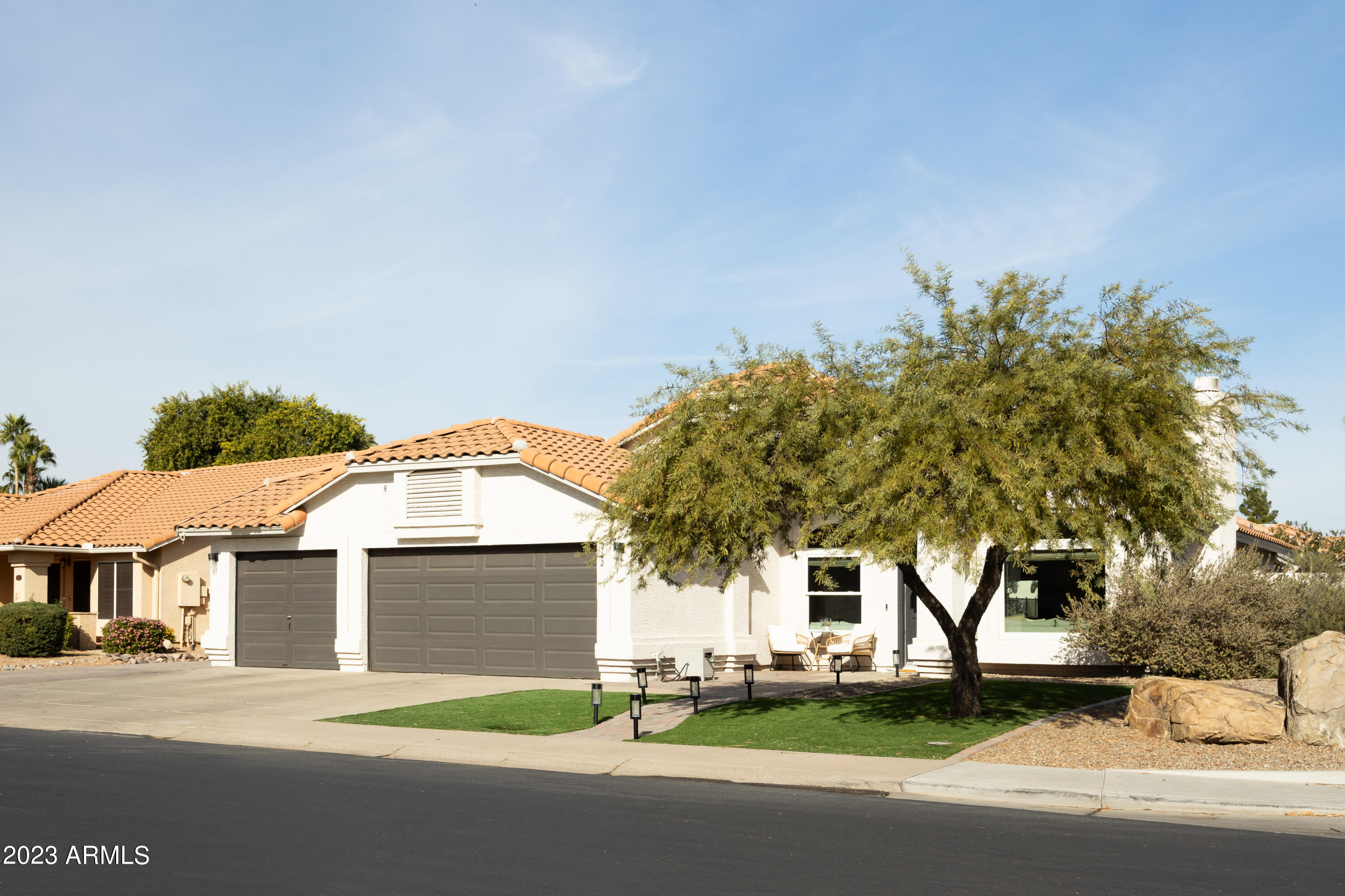5742 E GELDING Drive