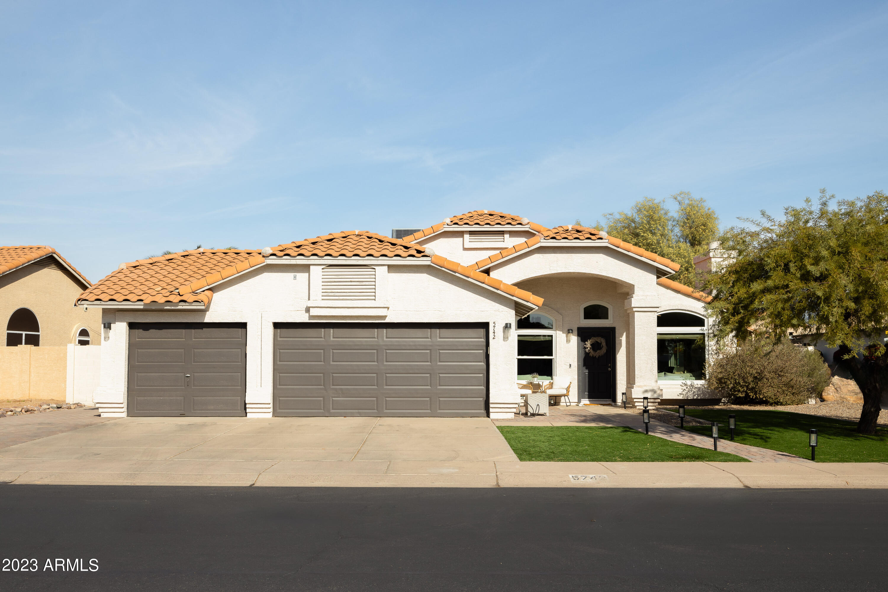 5742 E GELDING Drive