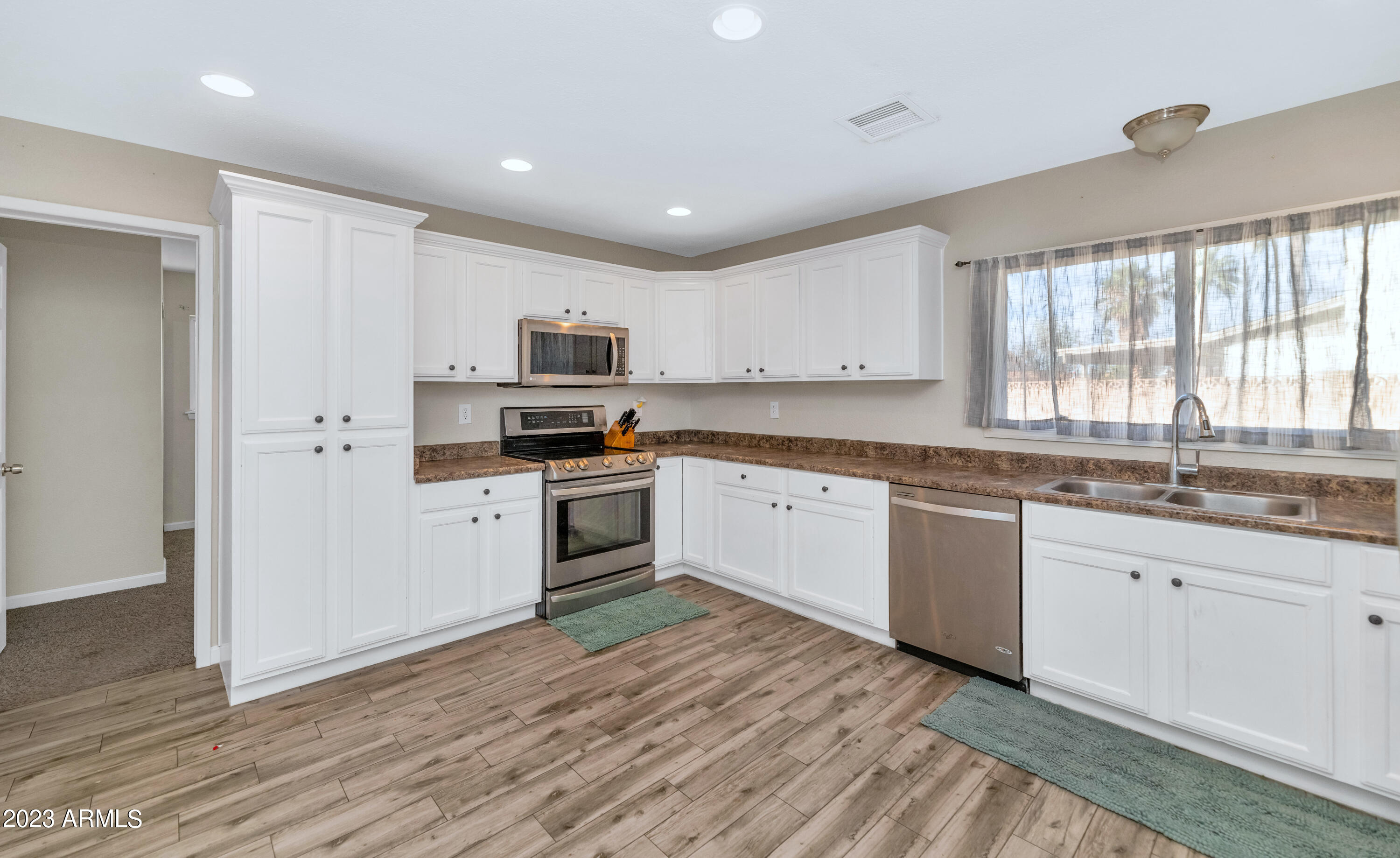 3543 W MERCER Lane