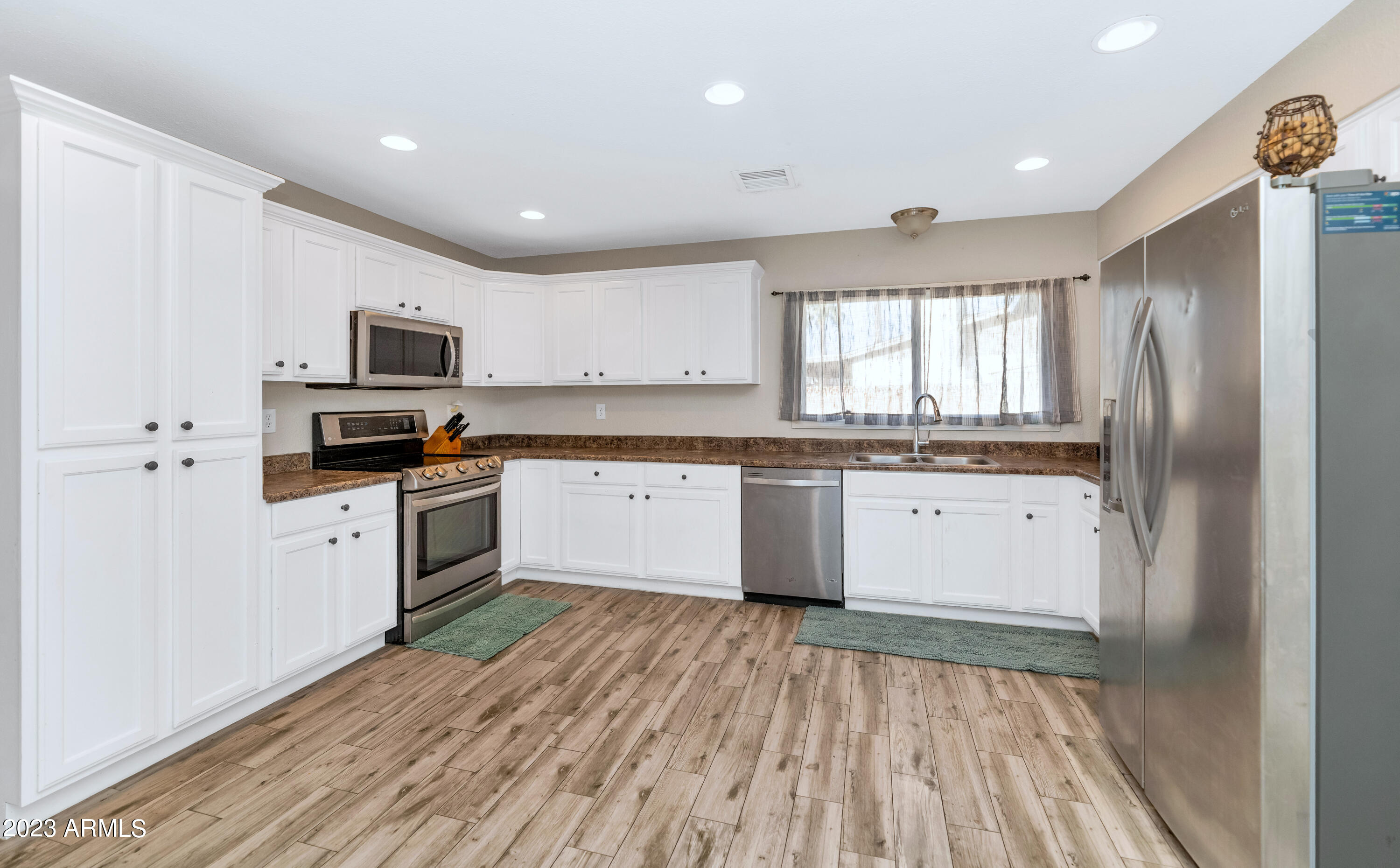 3543 W MERCER Lane