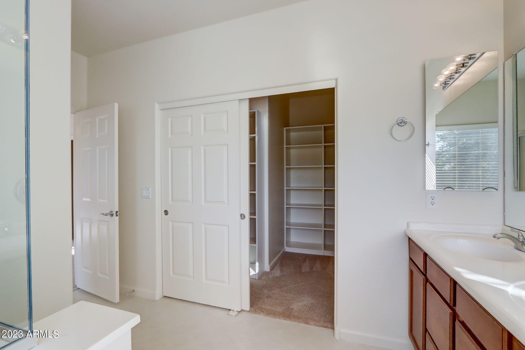 2725 E SAINT JOHN Road