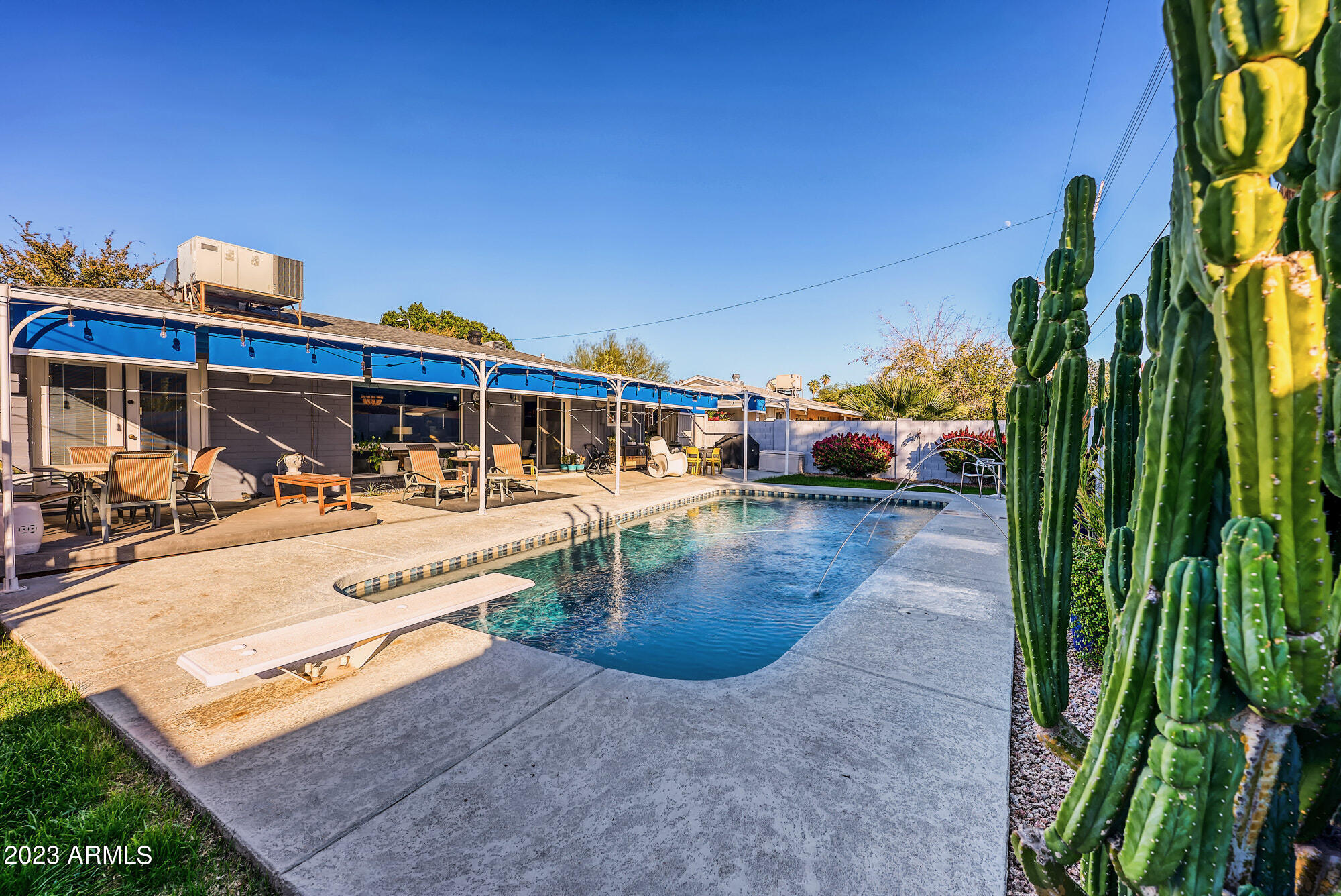 1203 W COLTER Street