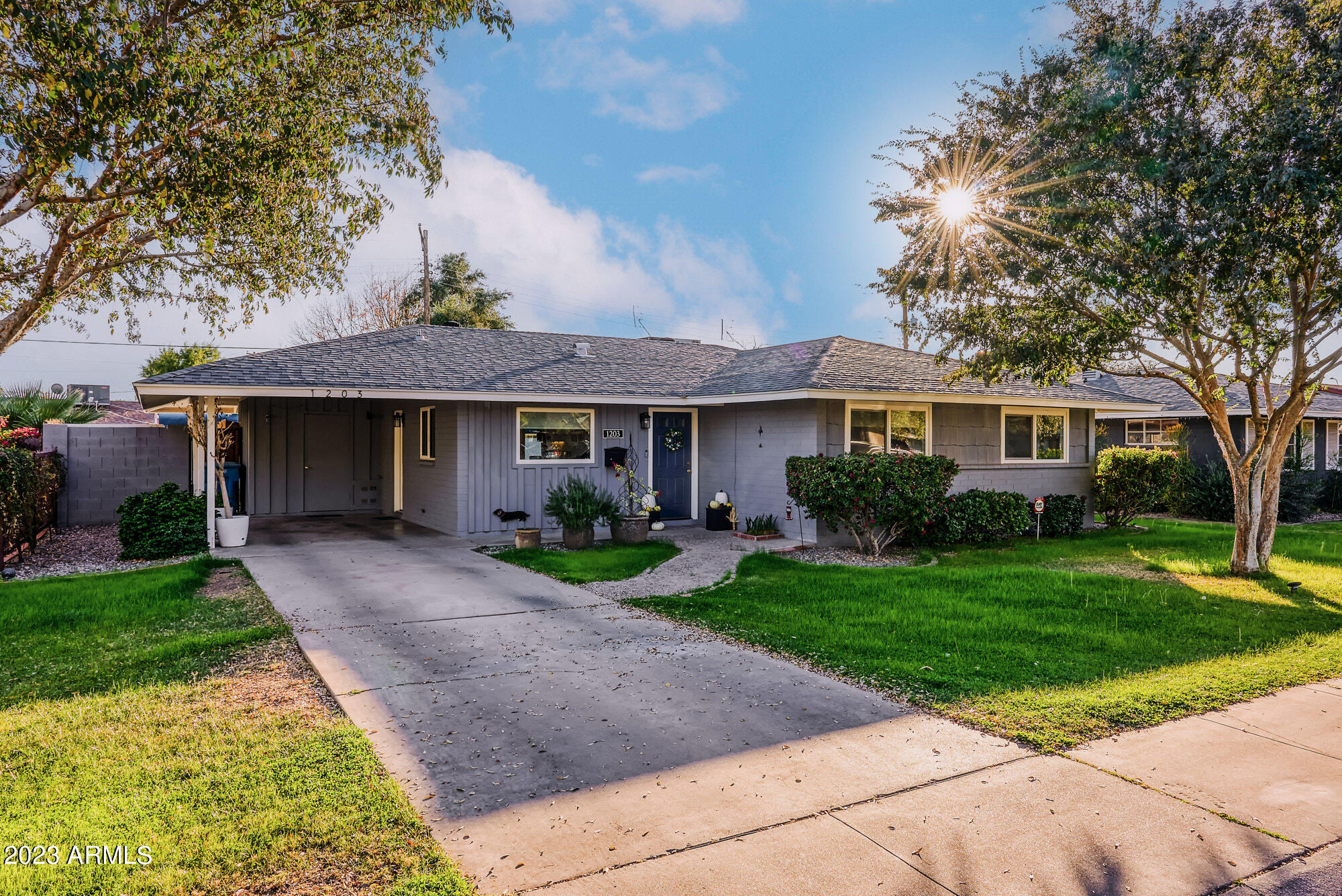 1203 W COLTER Street