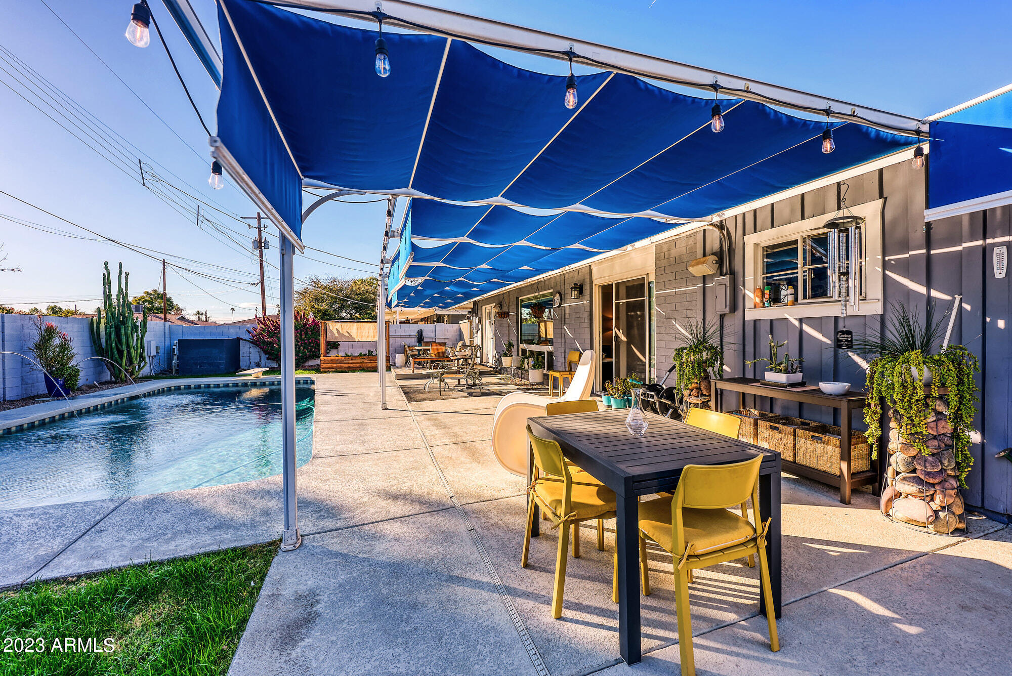 1203 W COLTER Street