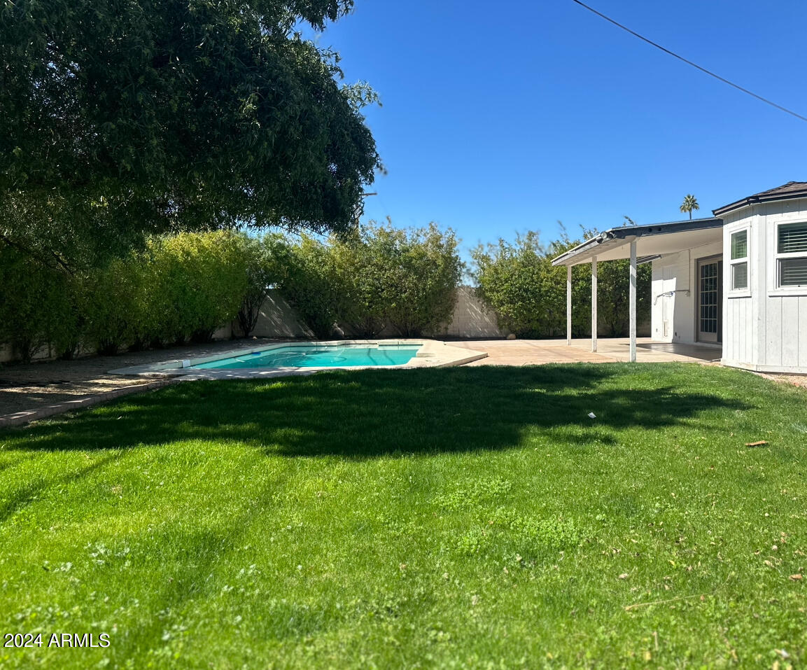 8027 E AVALON Drive