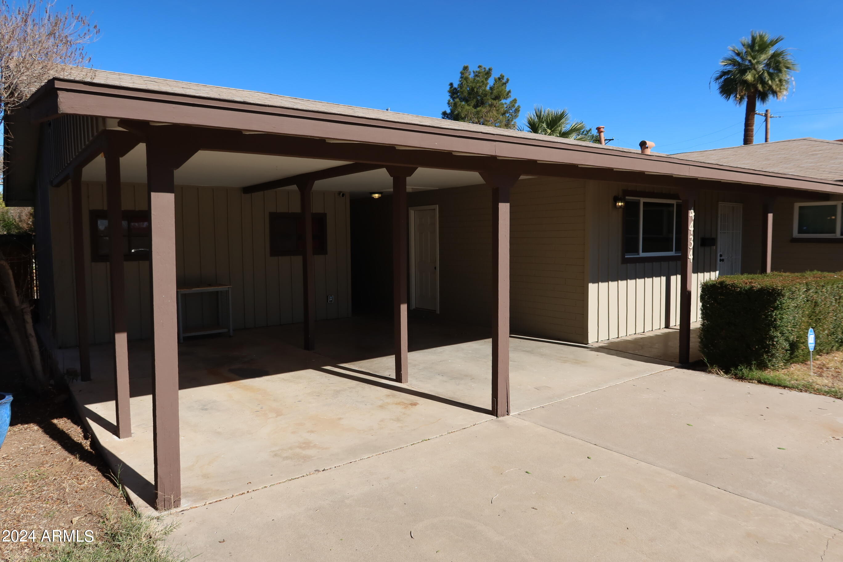 4434 E MITCHELL Drive