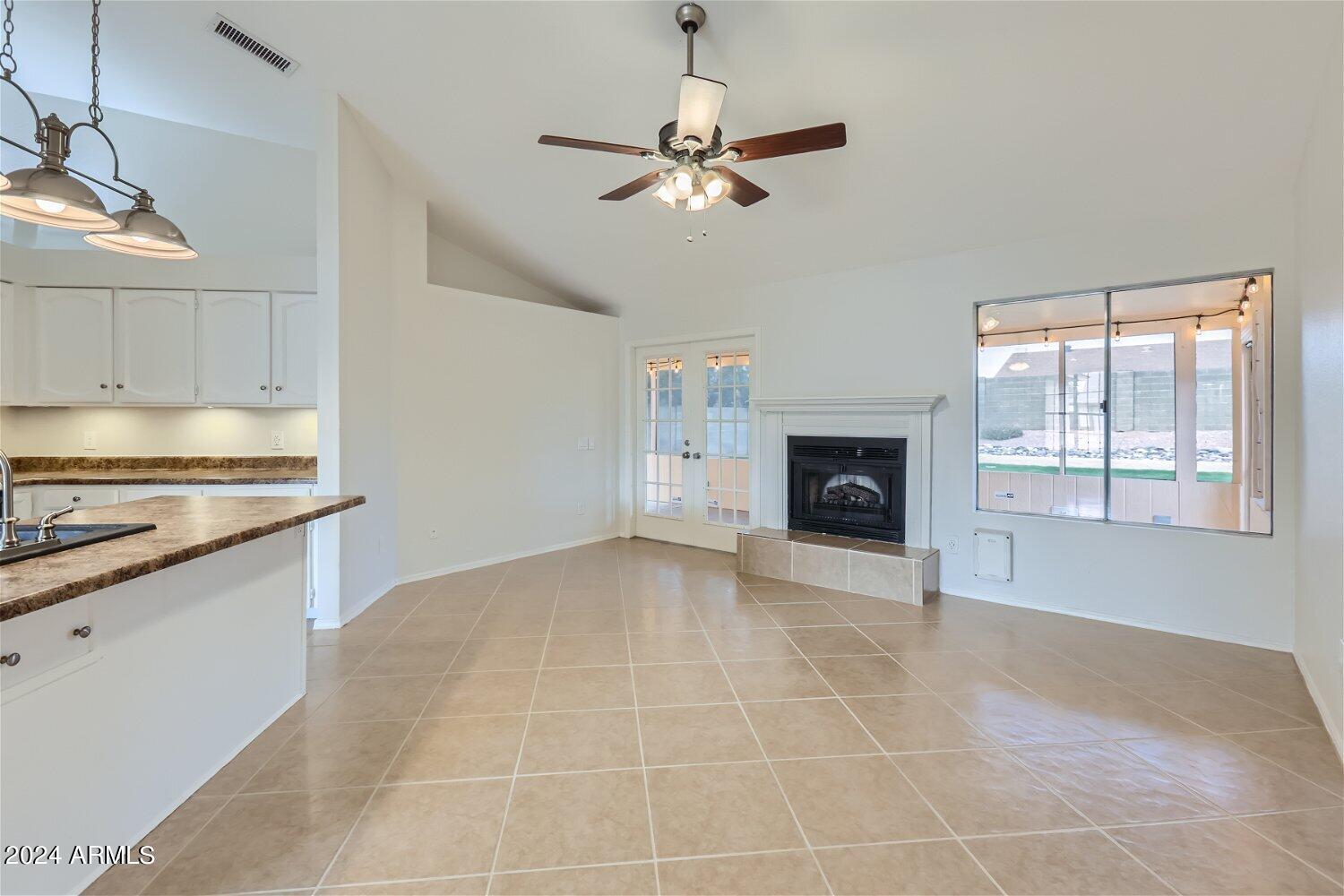 4208 E EVERETT Drive