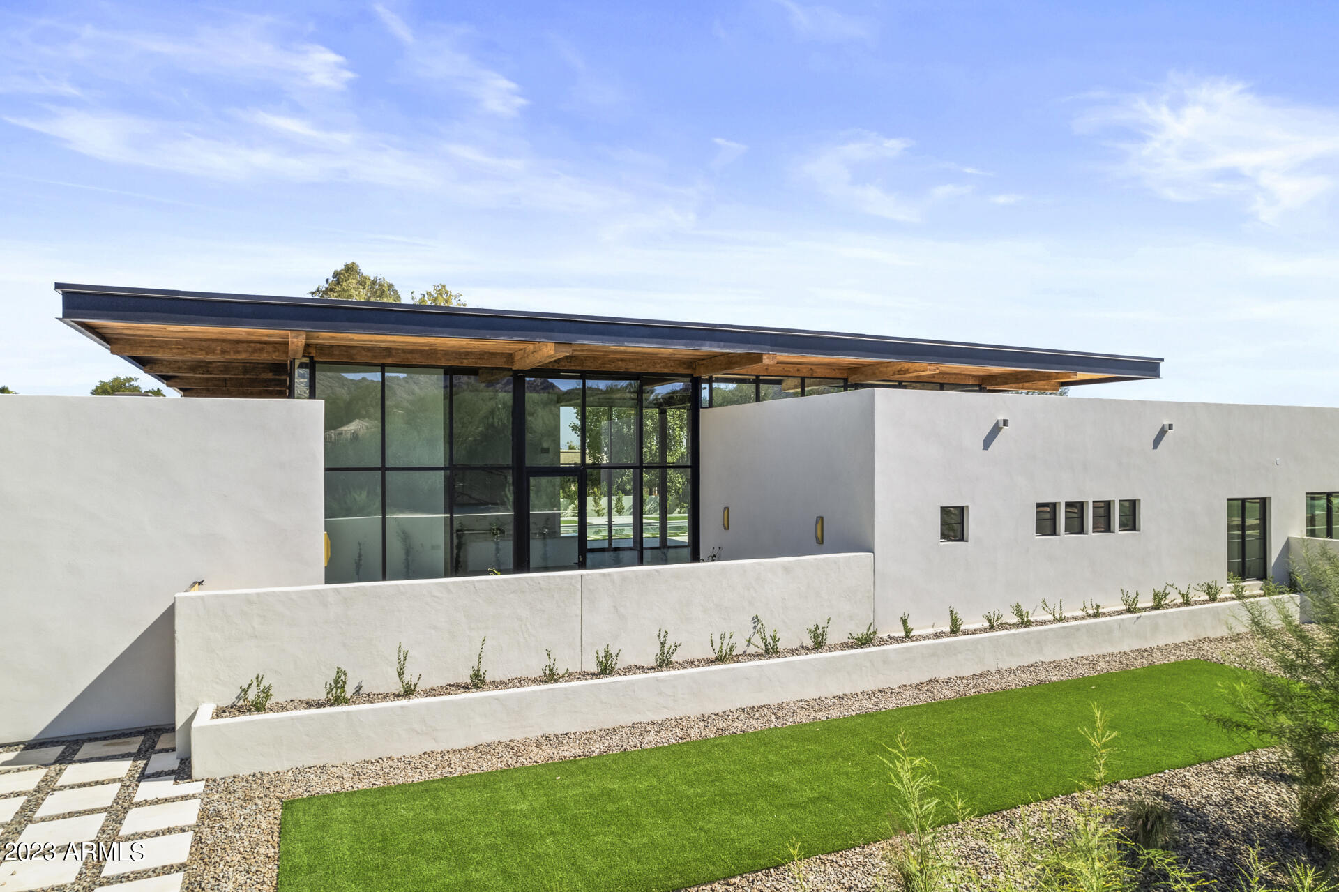 7611 N MOCKINGBIRD Lane