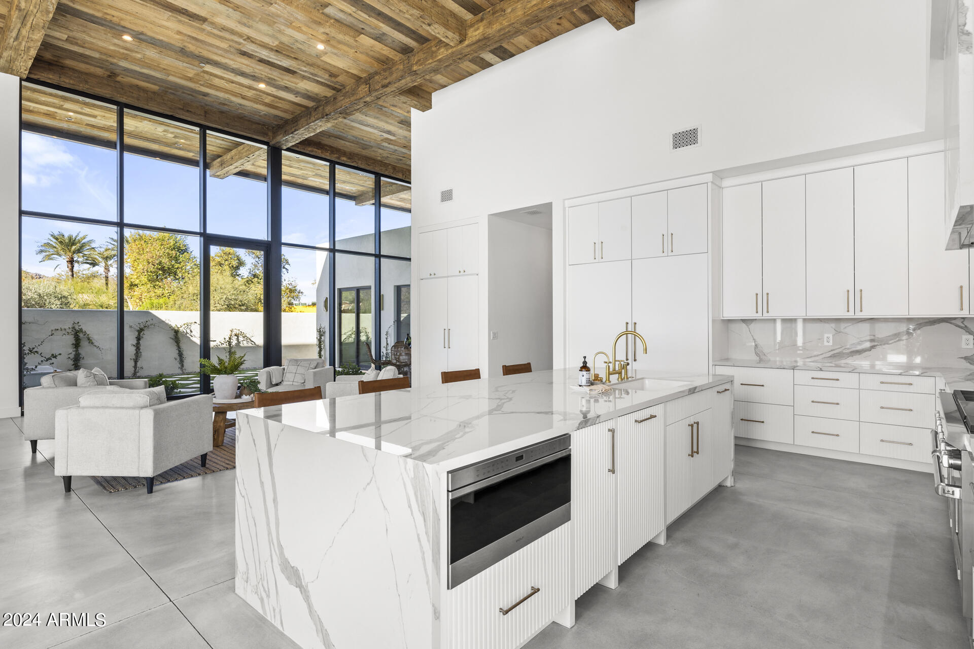 7611 N MOCKINGBIRD Lane