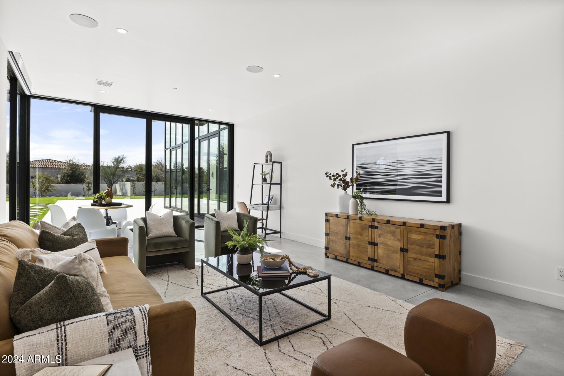 7611 N MOCKINGBIRD Lane