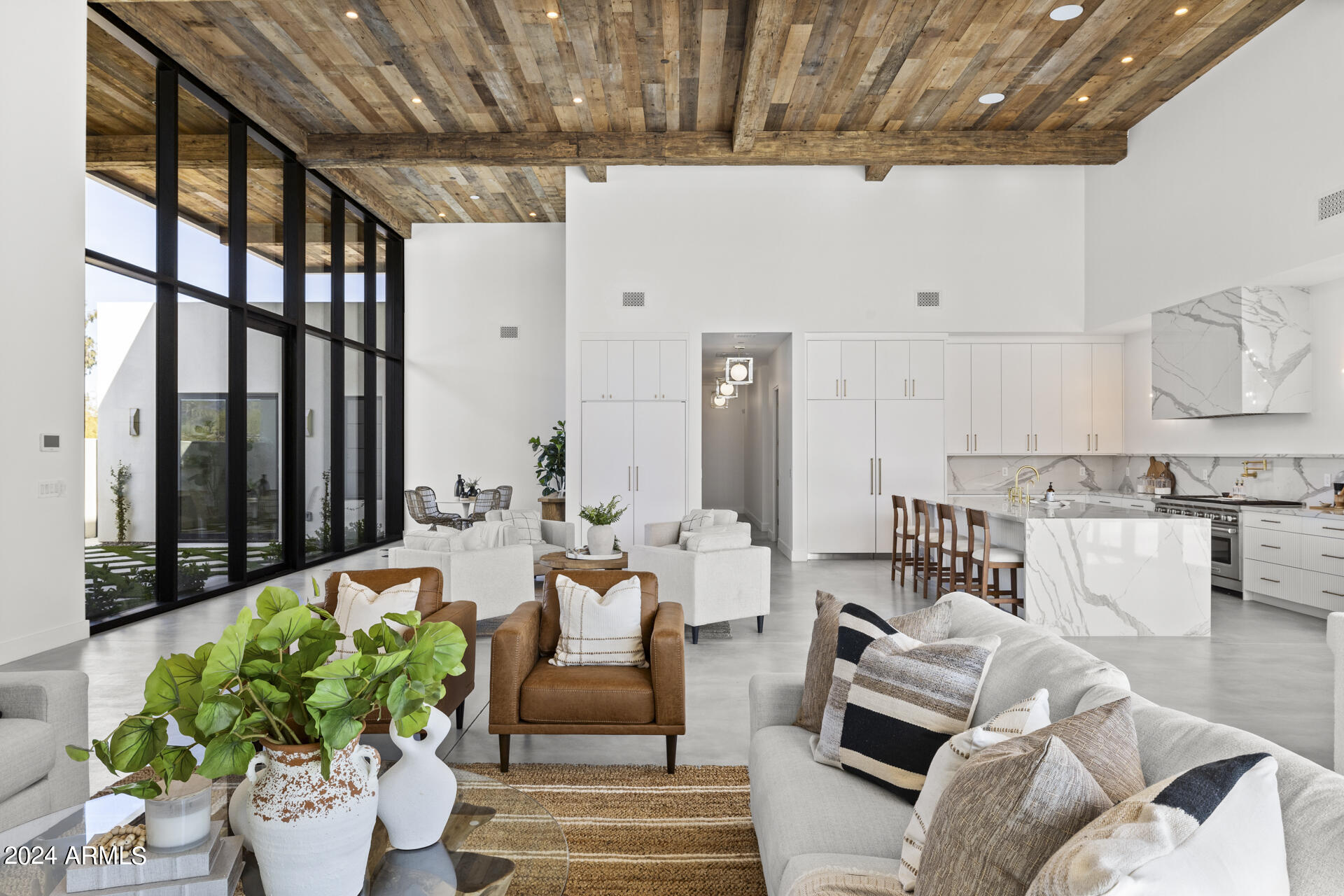 7611 N MOCKINGBIRD Lane