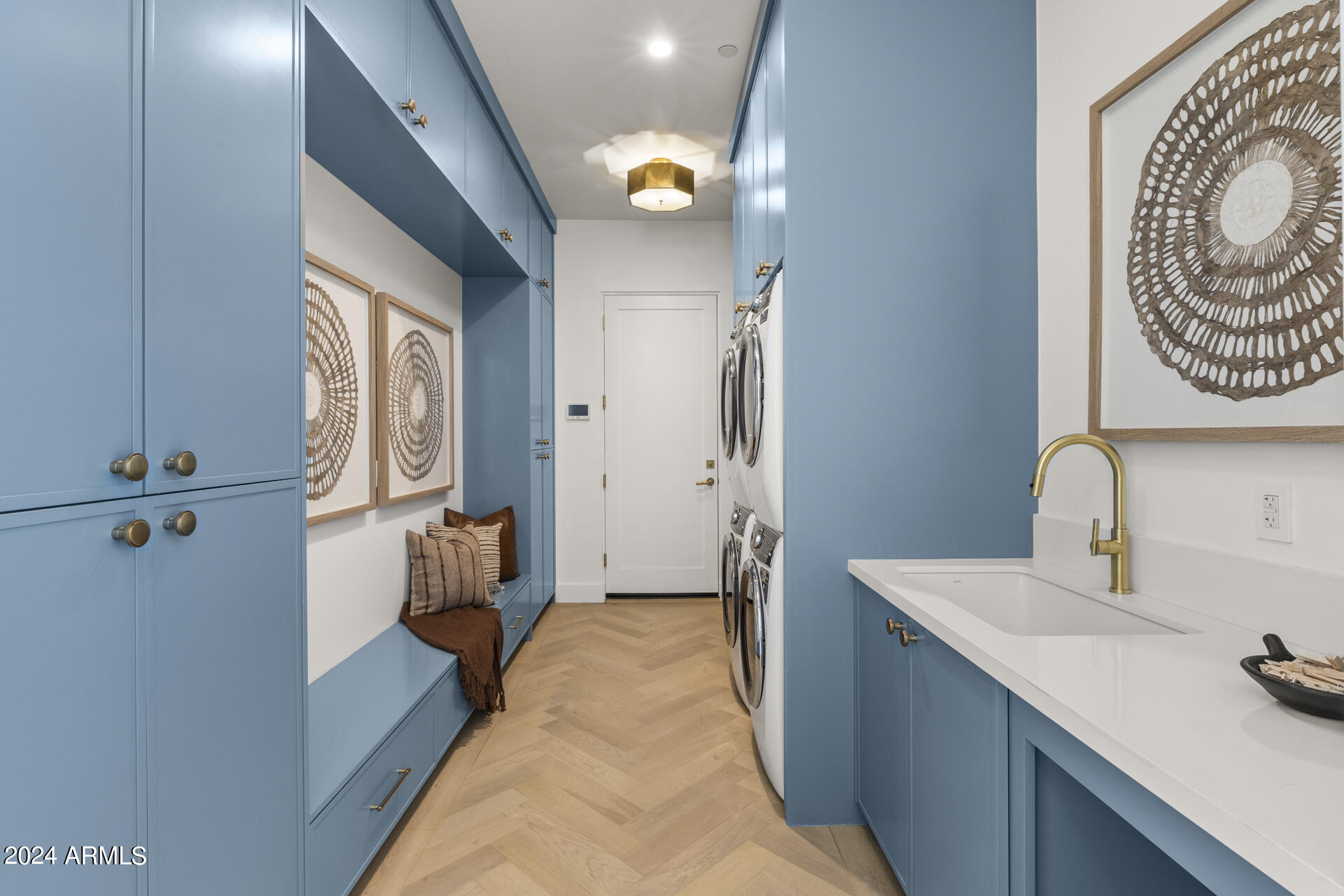 7611 N MOCKINGBIRD Lane