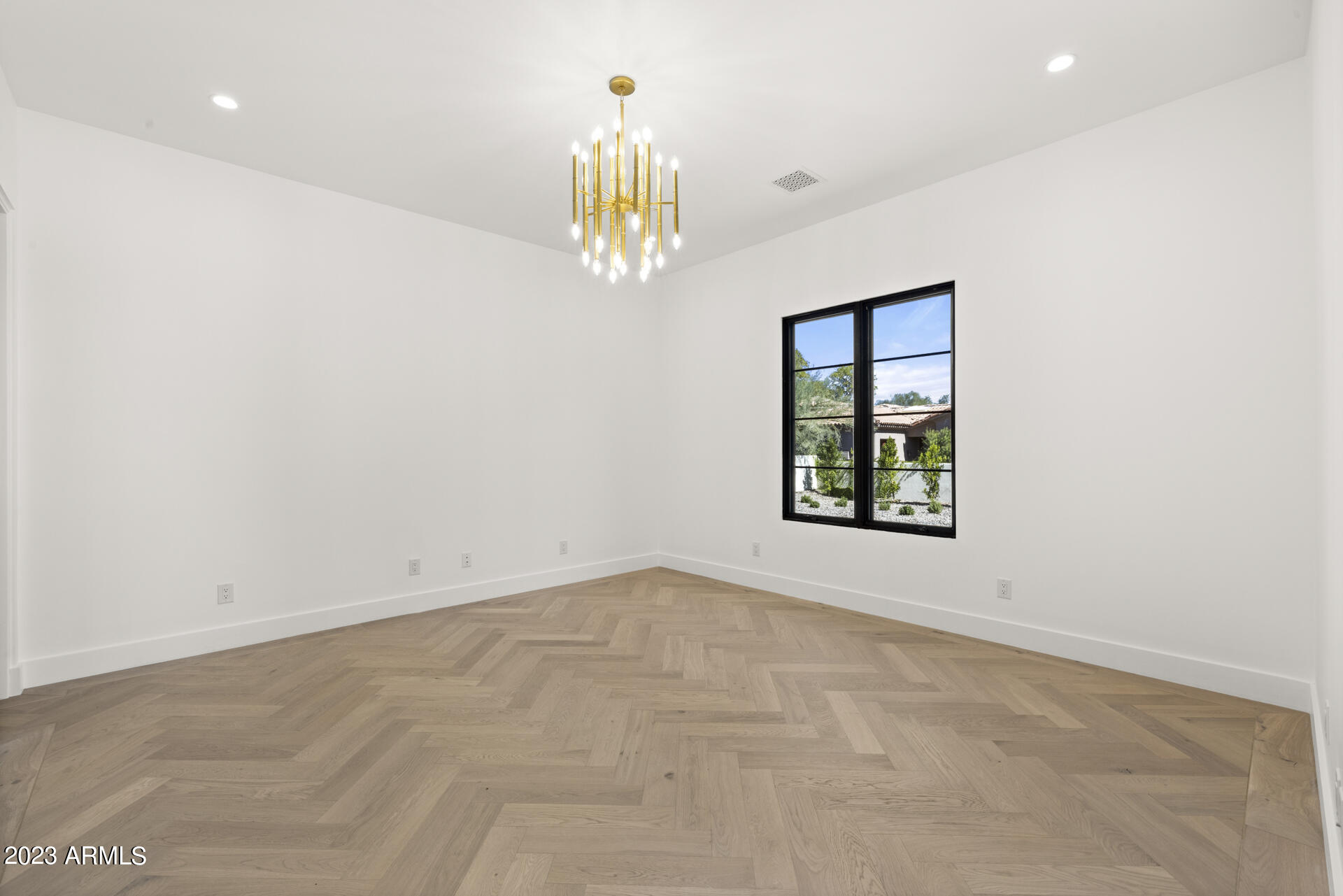 7611 N MOCKINGBIRD Lane
