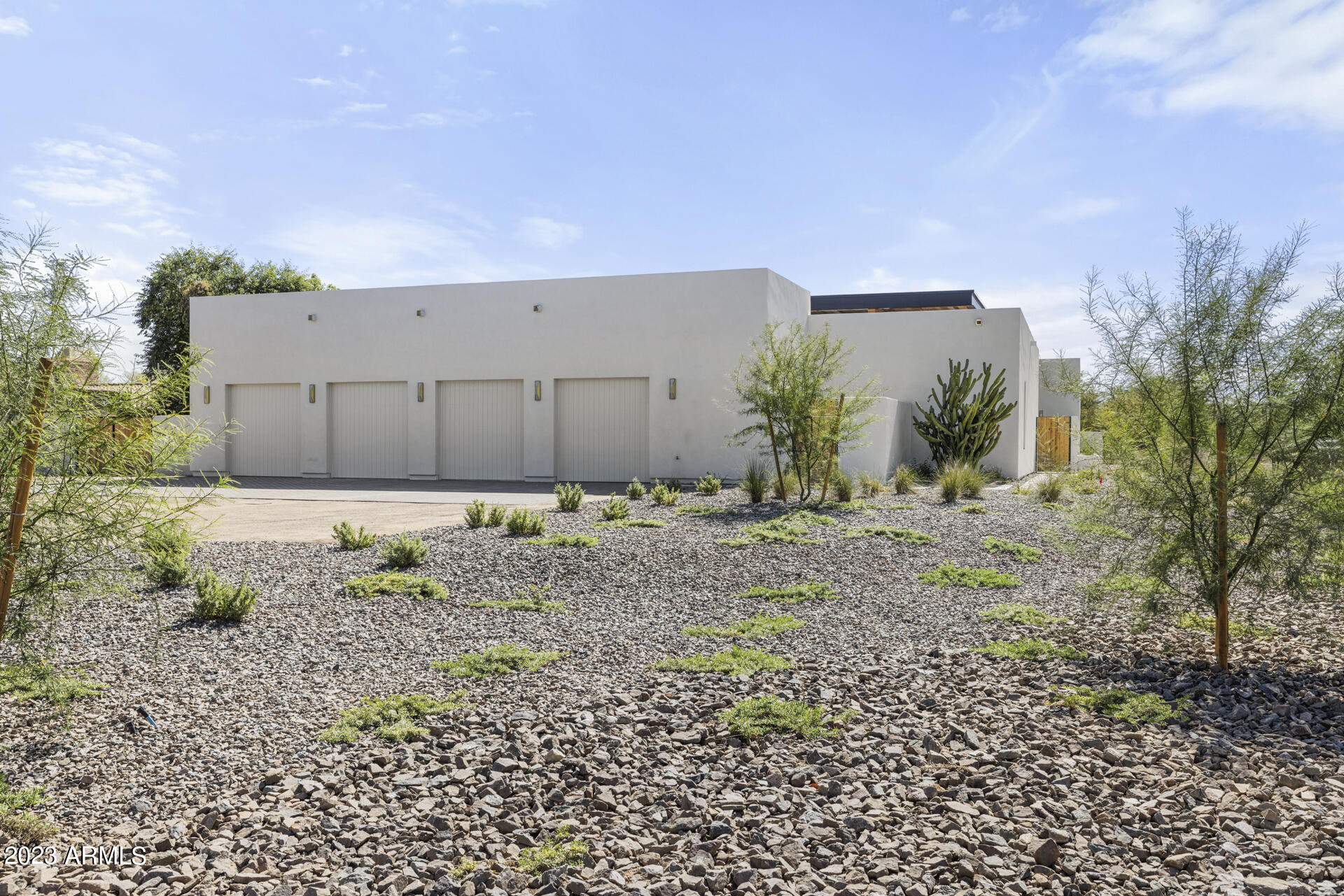 7611 N MOCKINGBIRD Lane