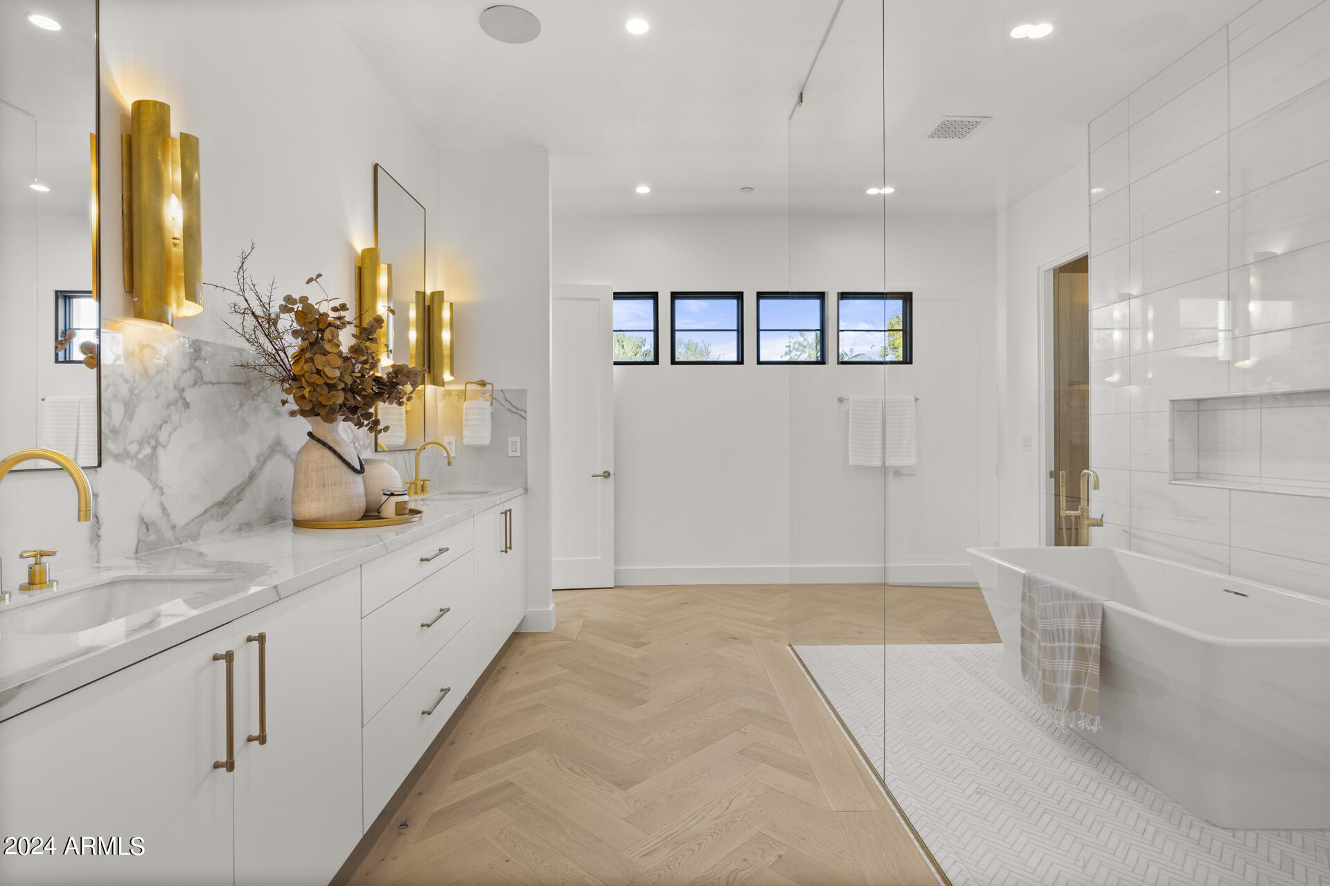 7611 N MOCKINGBIRD Lane