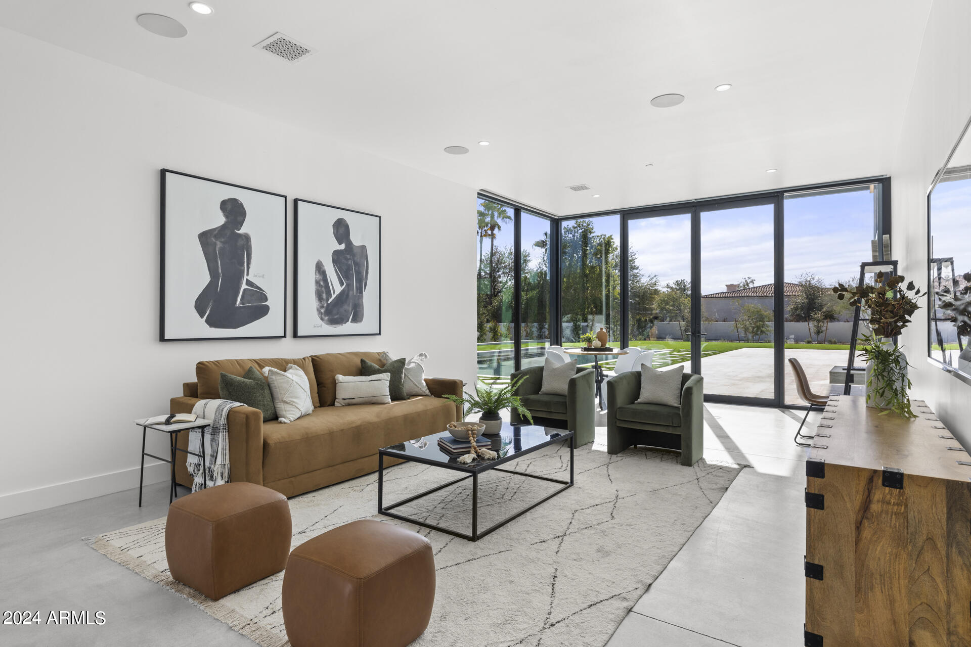 7611 N MOCKINGBIRD Lane