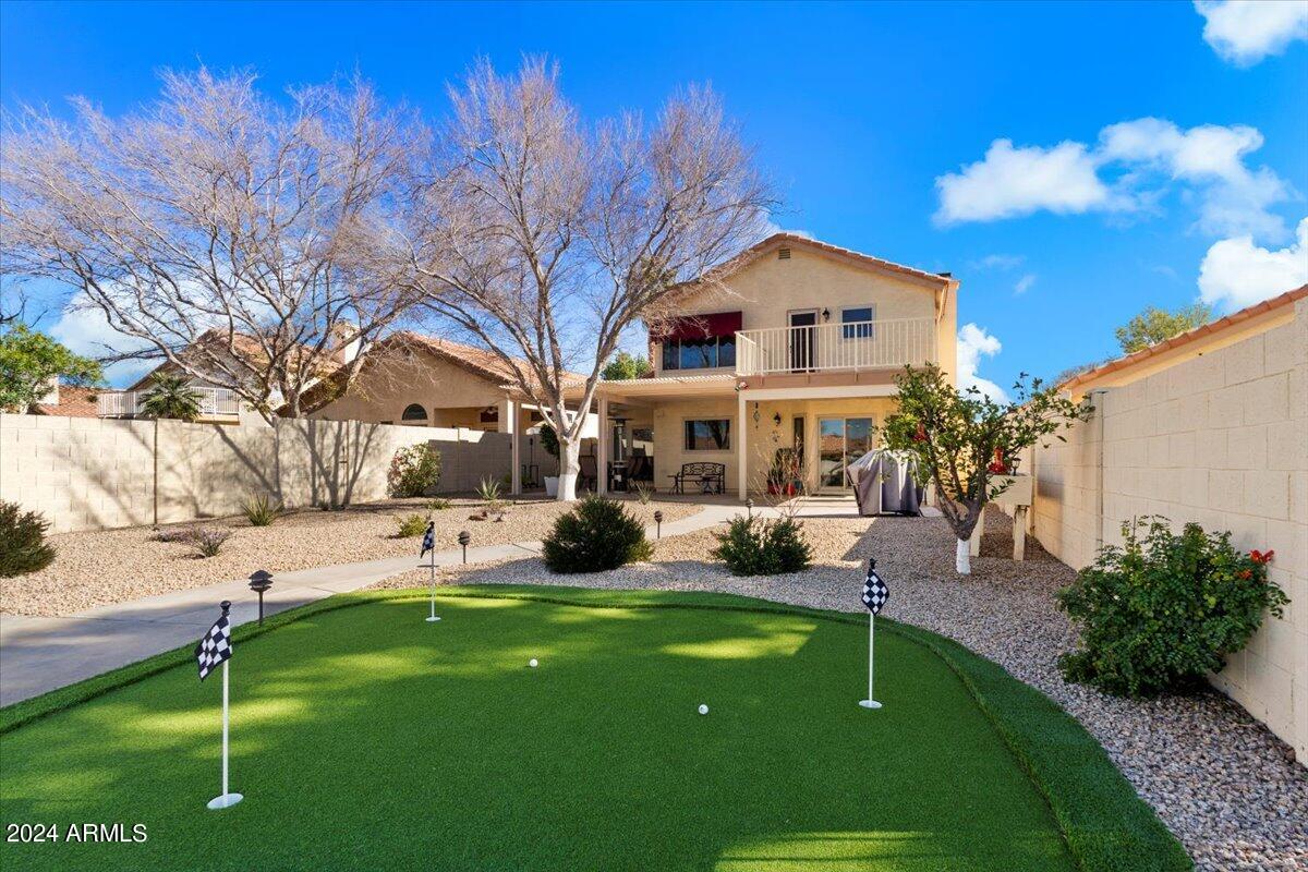 3828 N CARNATION Lane